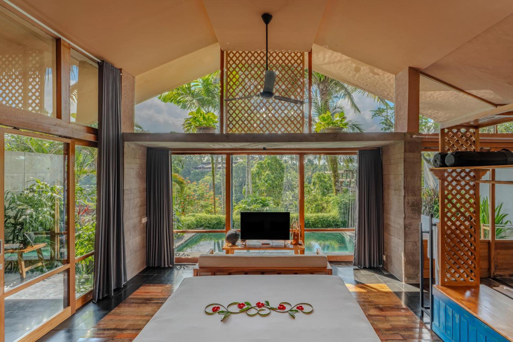 Romance Royal Pool Villa One Time Floating