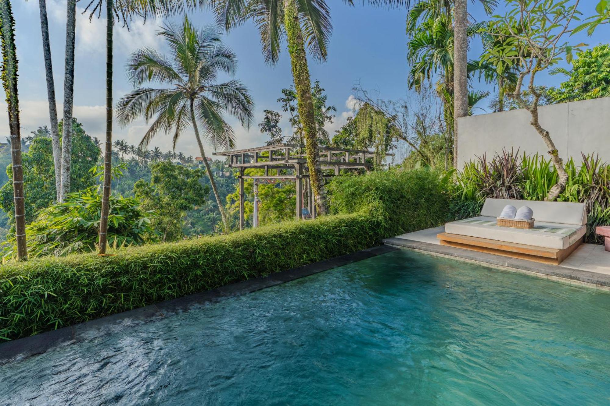 Romance Royal Pool Villa One Time Floating