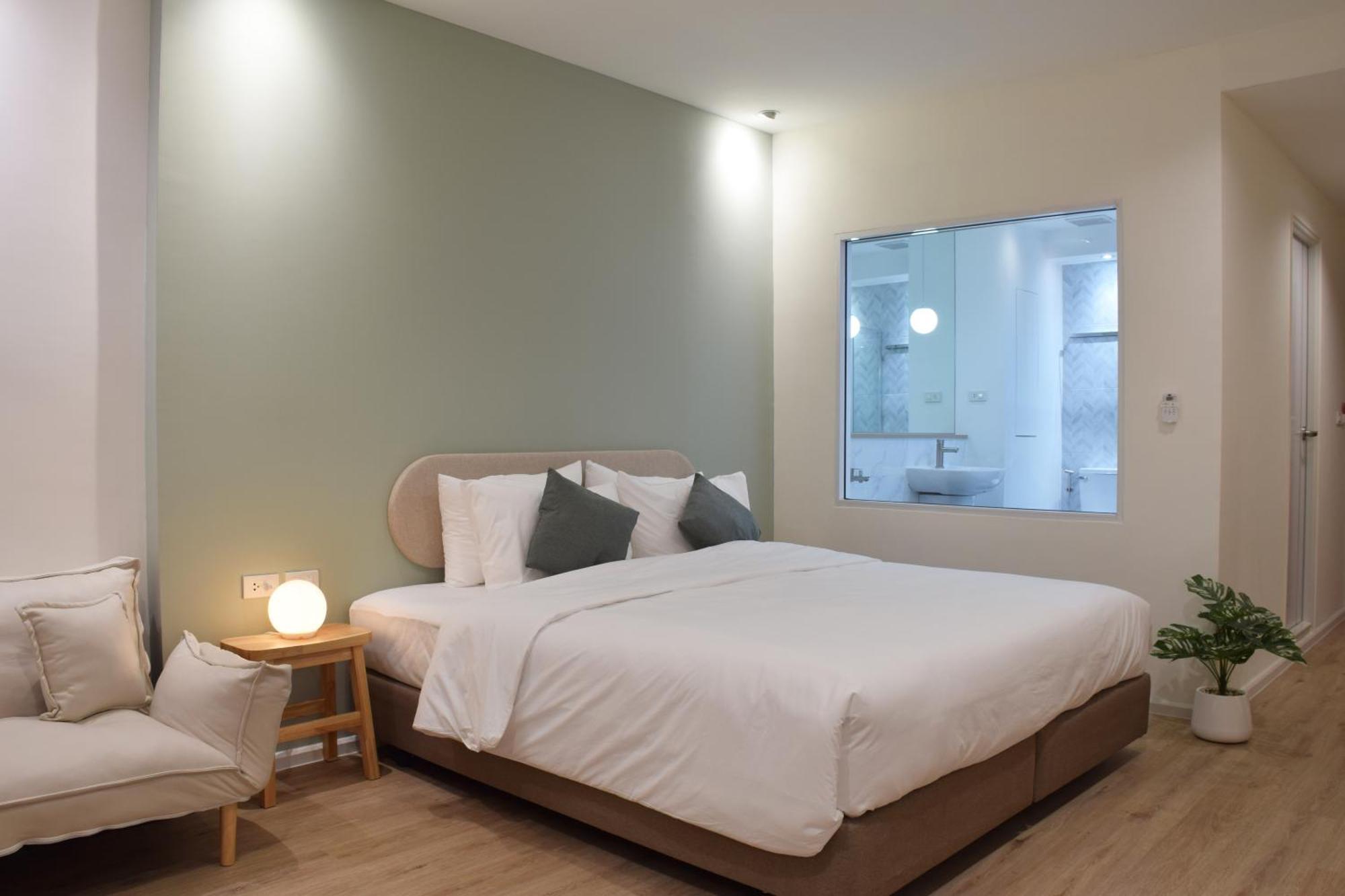 Deluxe Room,1739926108:JPEG