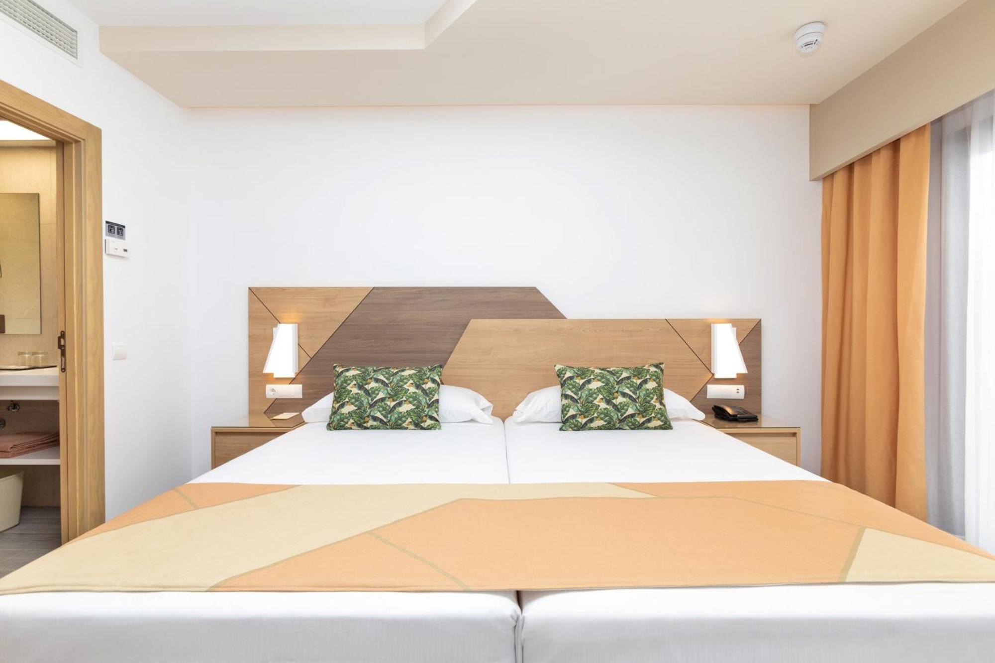 Double Room with Sea View,1740678644:JPEG
