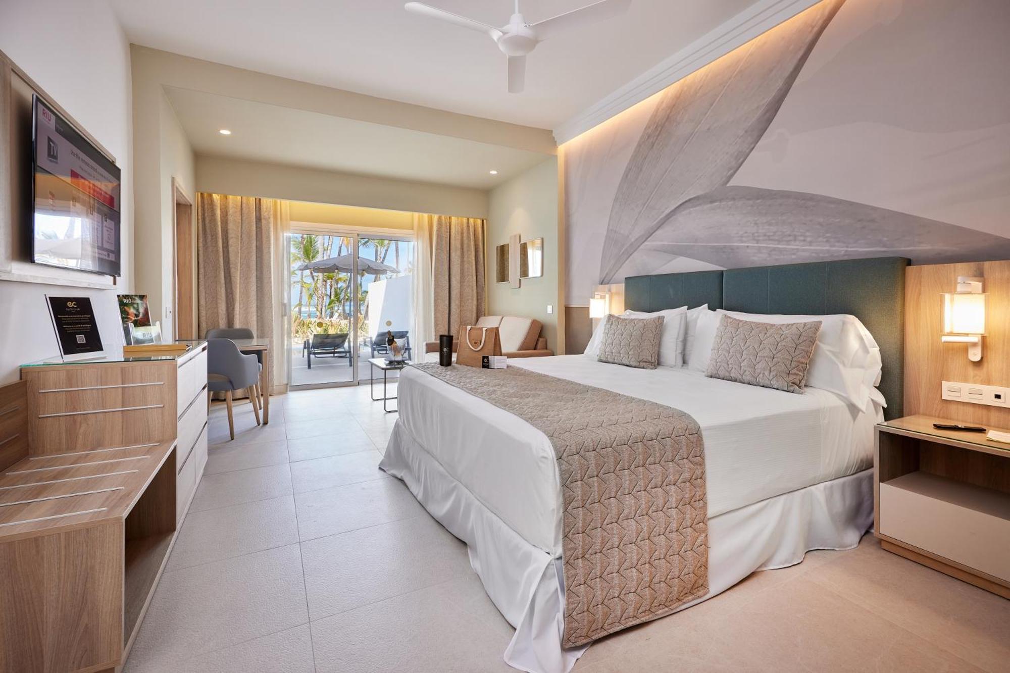Swim-Up Junior Suite Deluxe Ocean View Elite Club