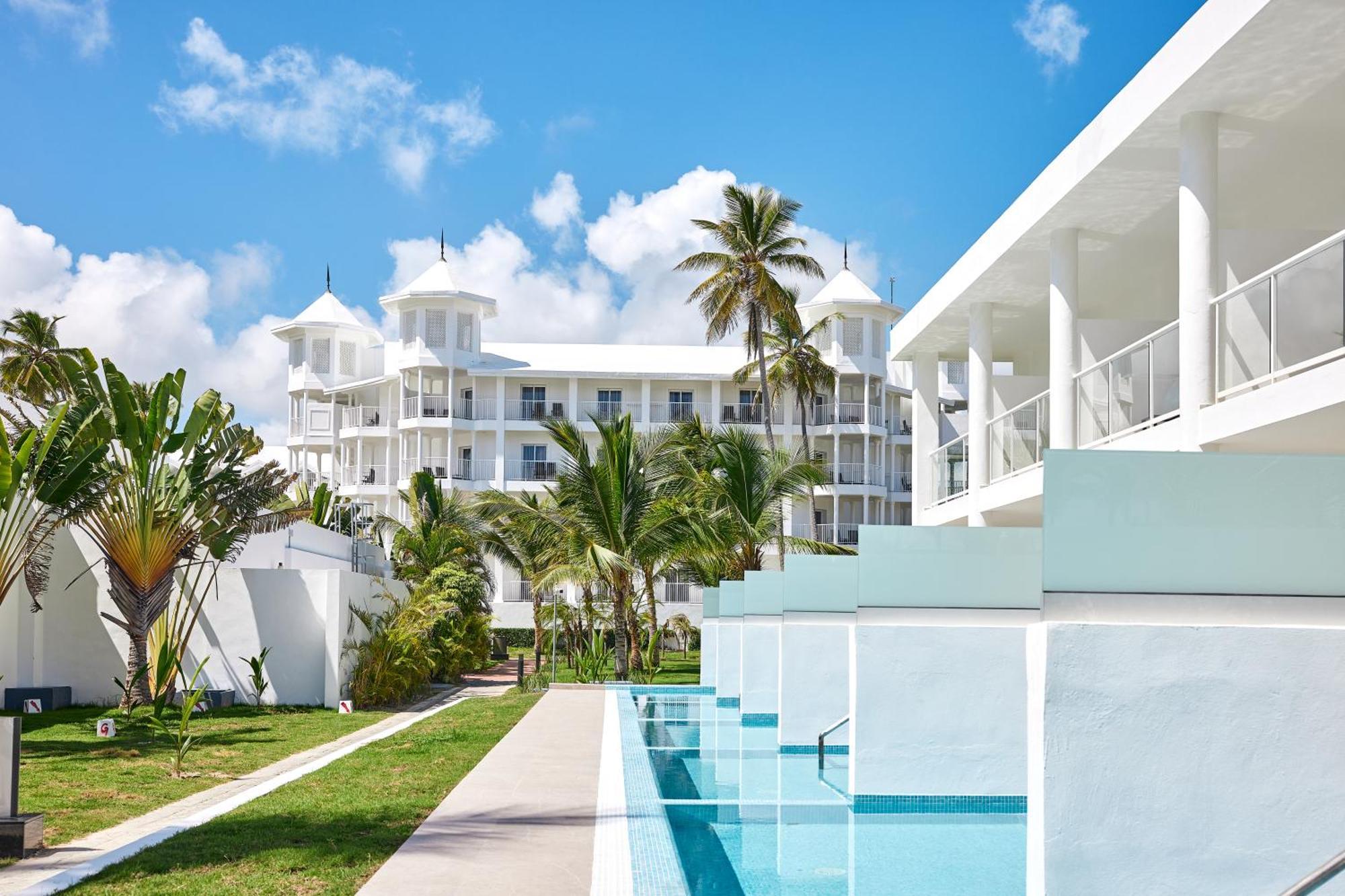 Swim-Up Junior Suite Deluxe Ocean View Elite Club