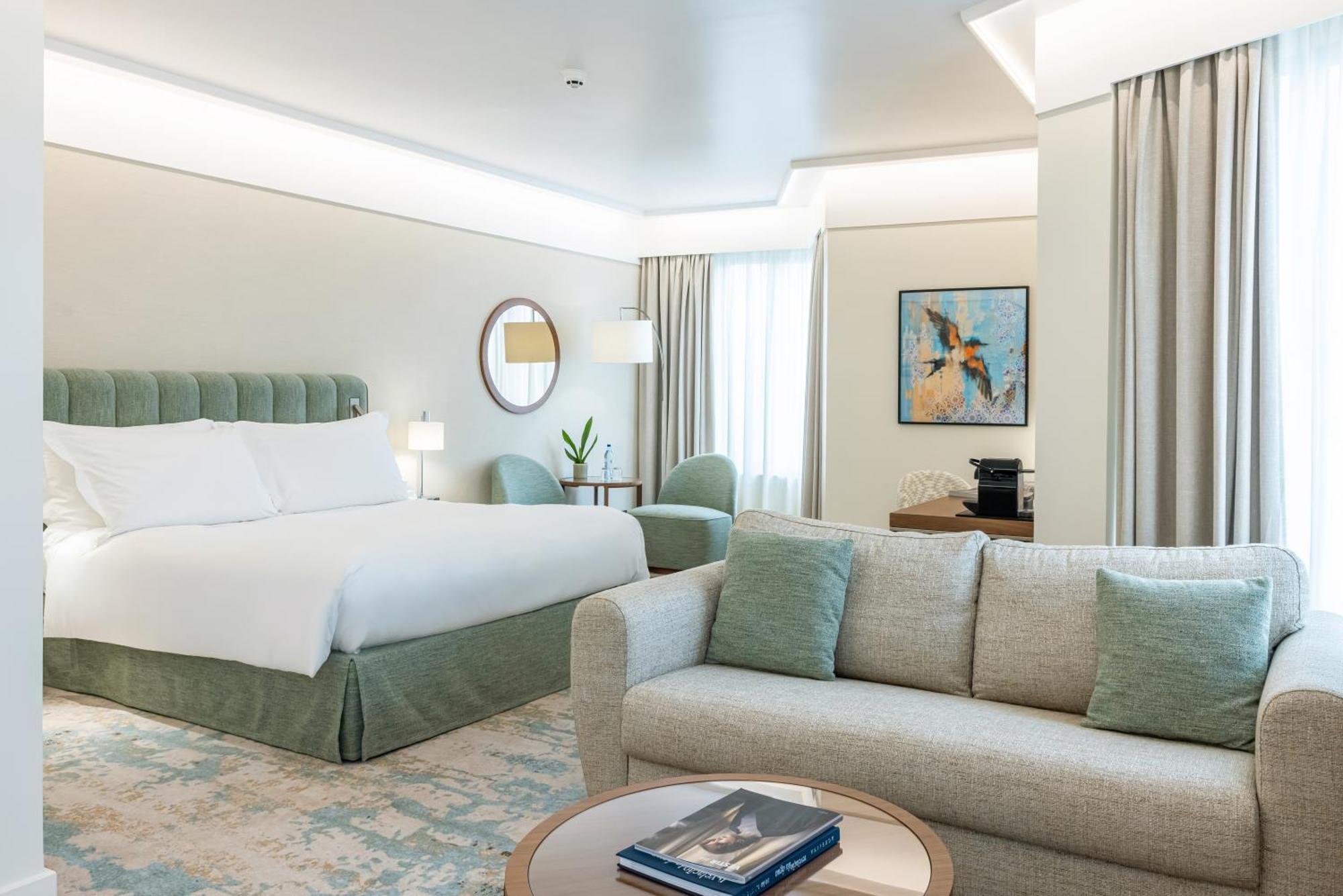 Junior Queen Suite Corner Room High Floor