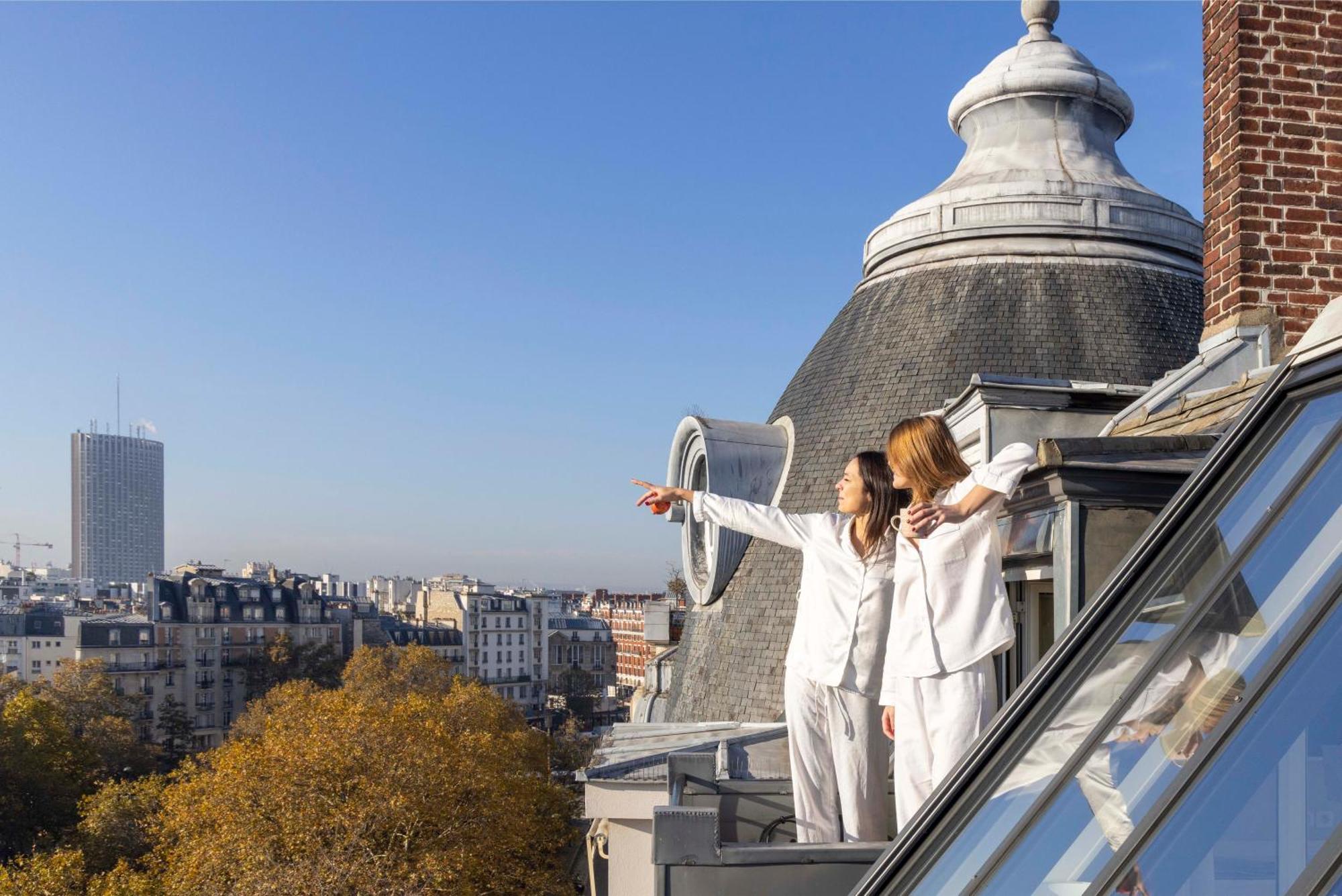 Suite Balcony Eiffel Tower view