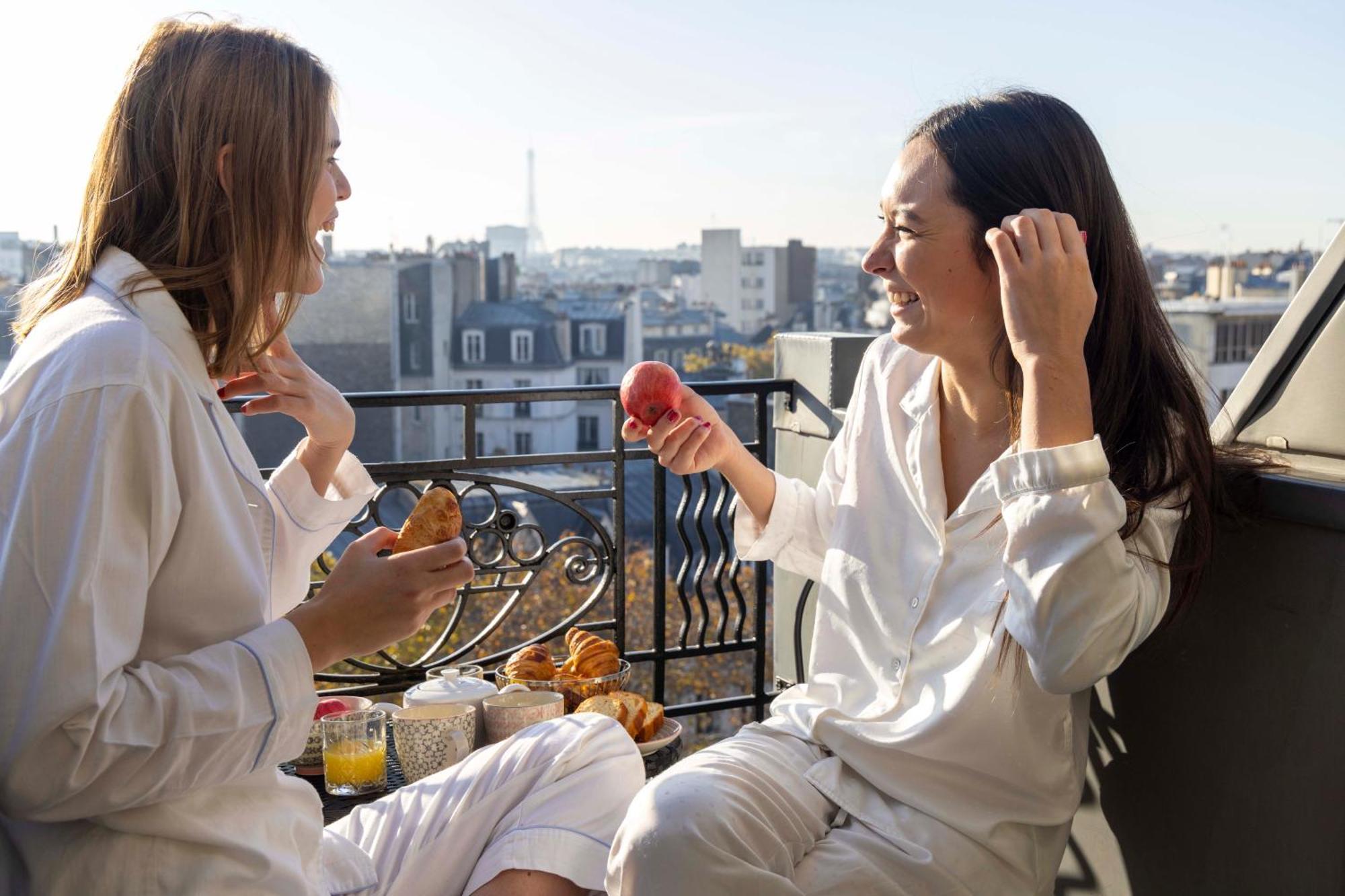 Suite Balcony Eiffel Tower view
