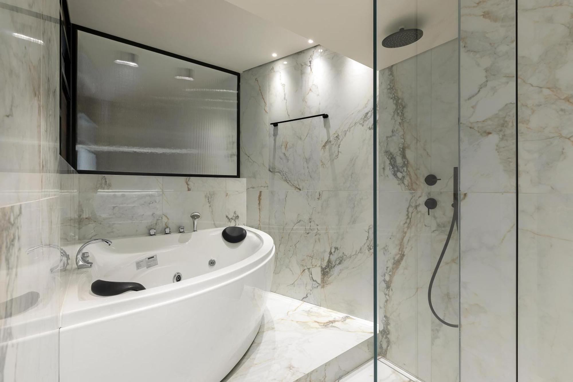 Executive Suite Lounge Access