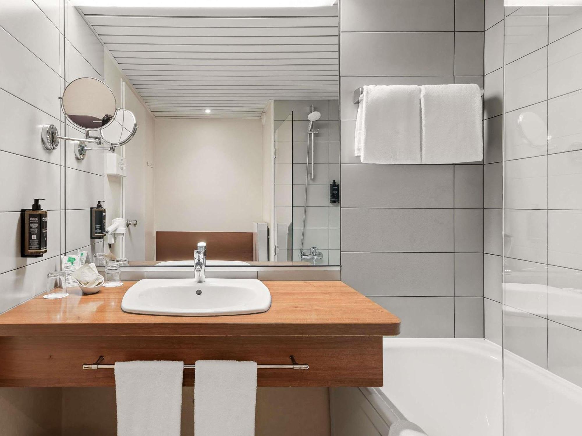 Standard Twin Room with Street View