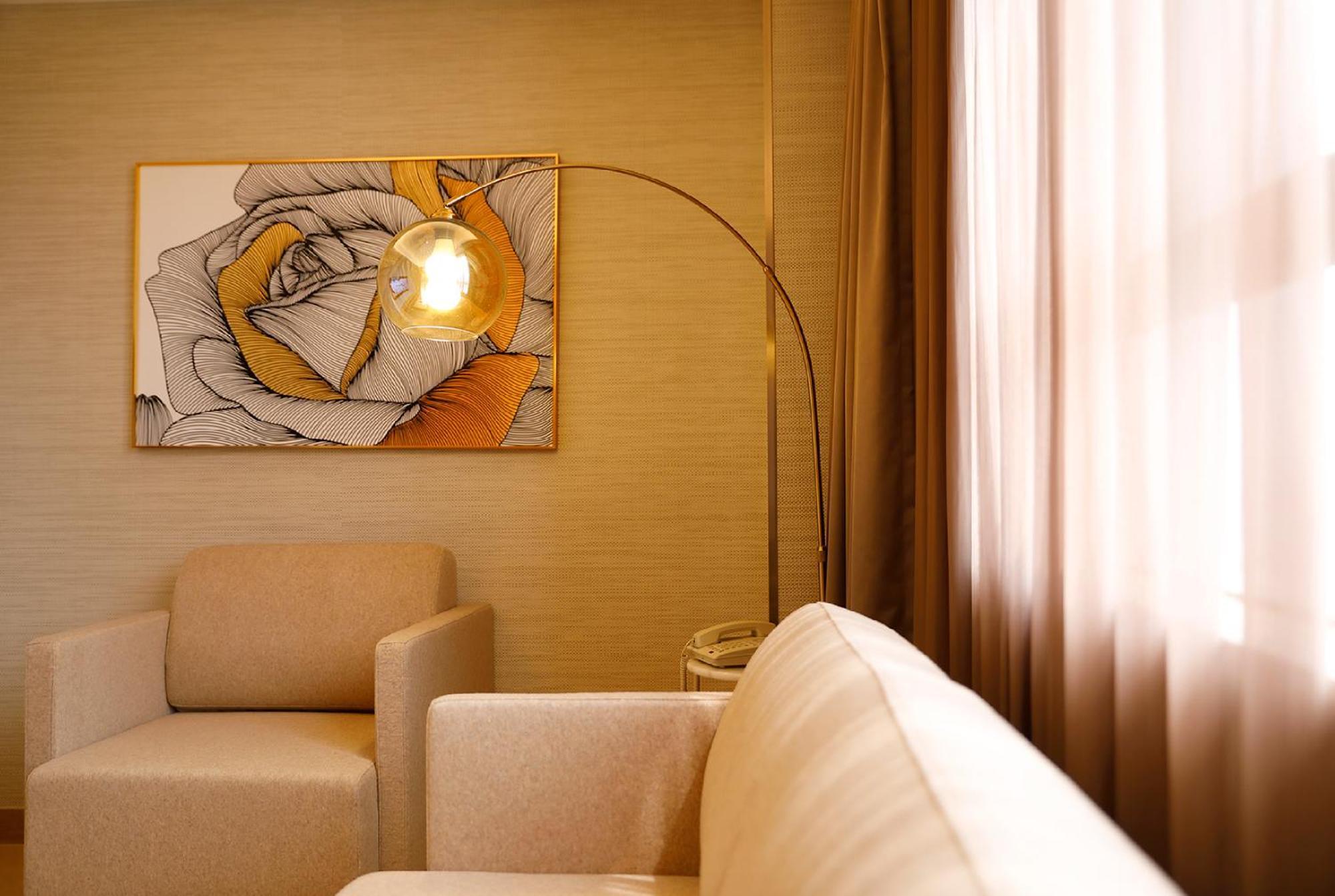 Club Floor Commissioner Suite