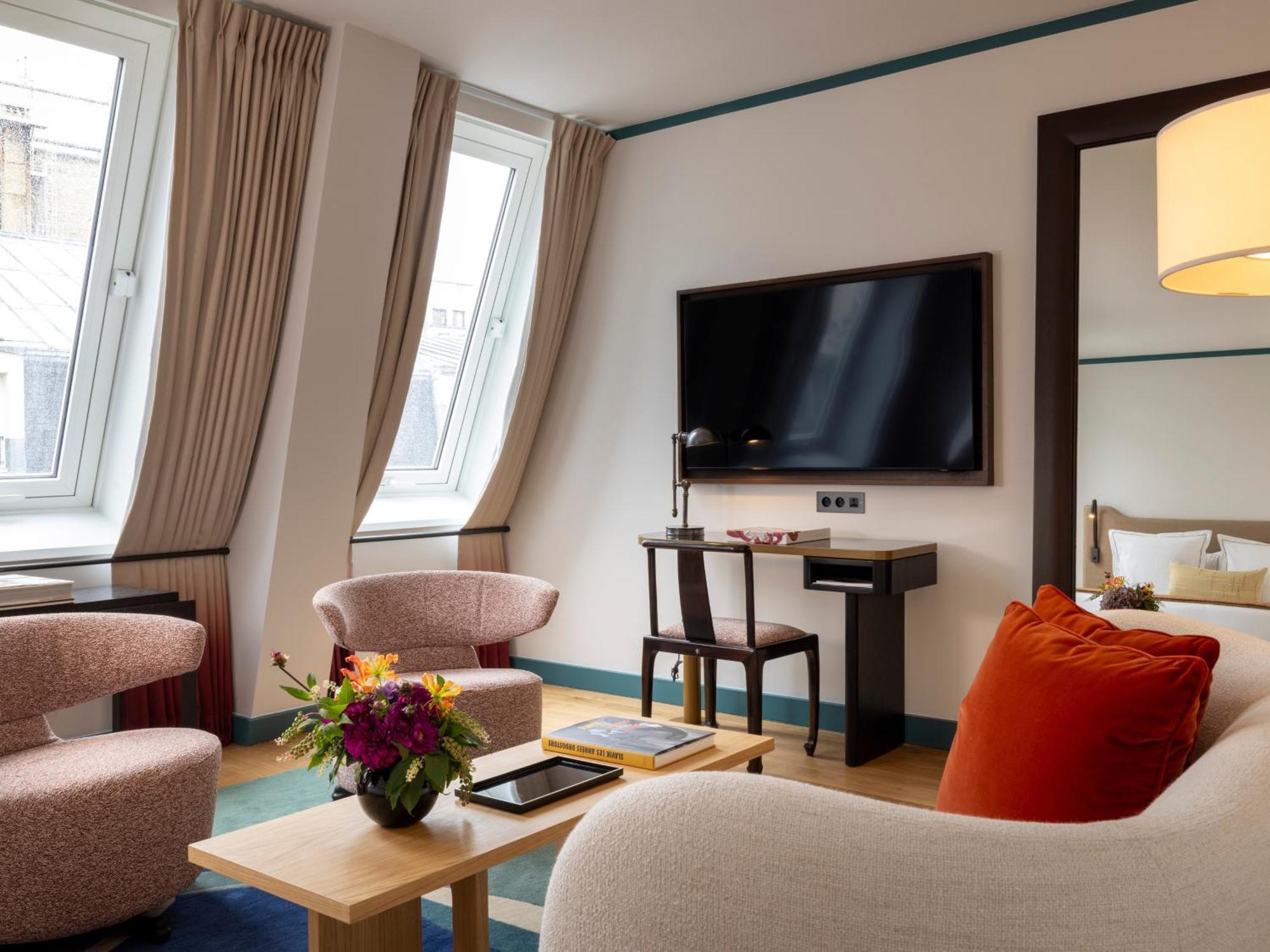 Suite Bottle of Champagne Spa & Fitness Access