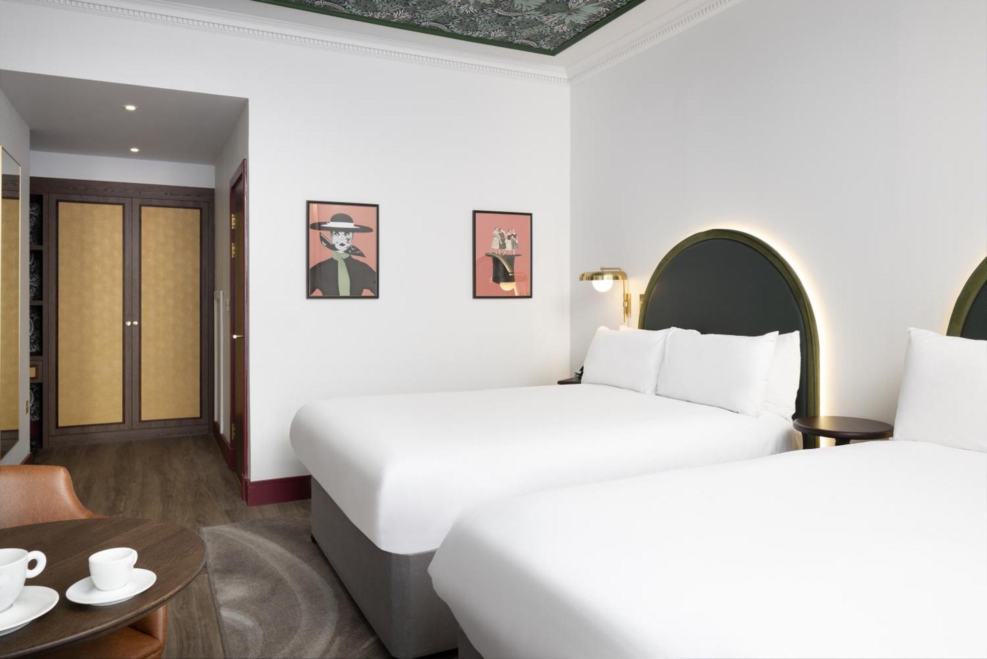 Grand Double Room Two Double Beds Welbeck Street View