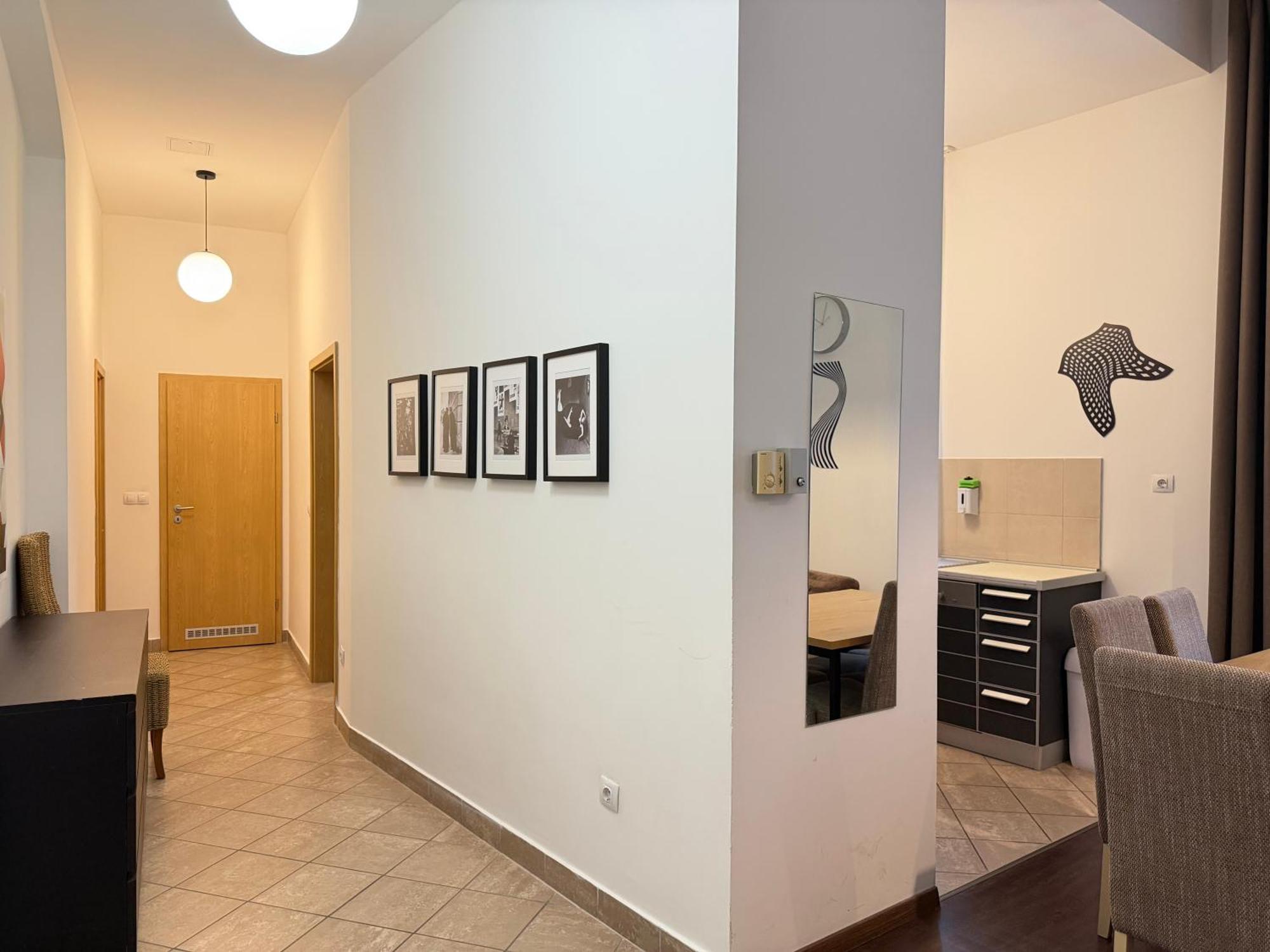 Deluxe Three-Bedroom Apartment