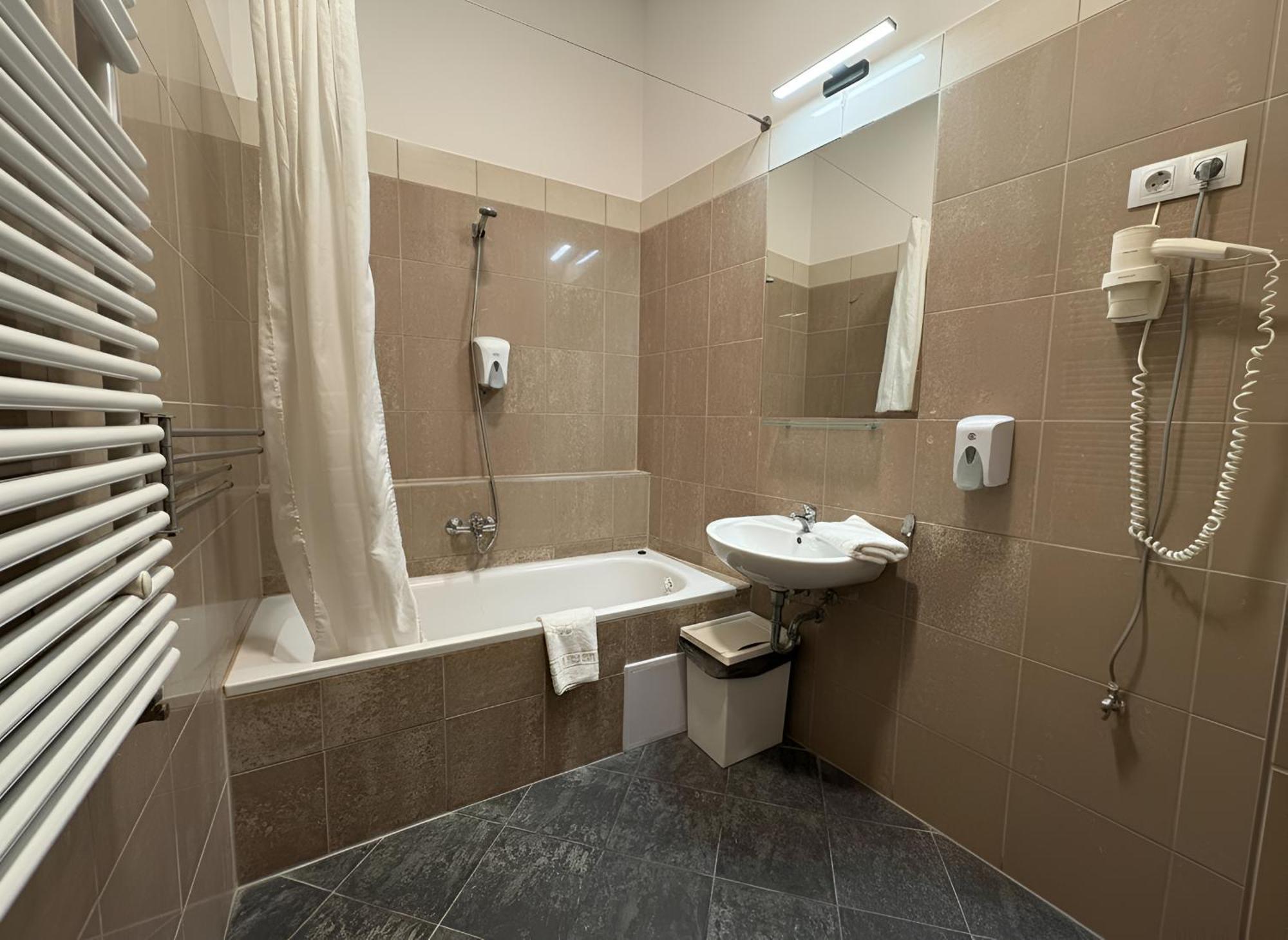 Deluxe Studio Apartment