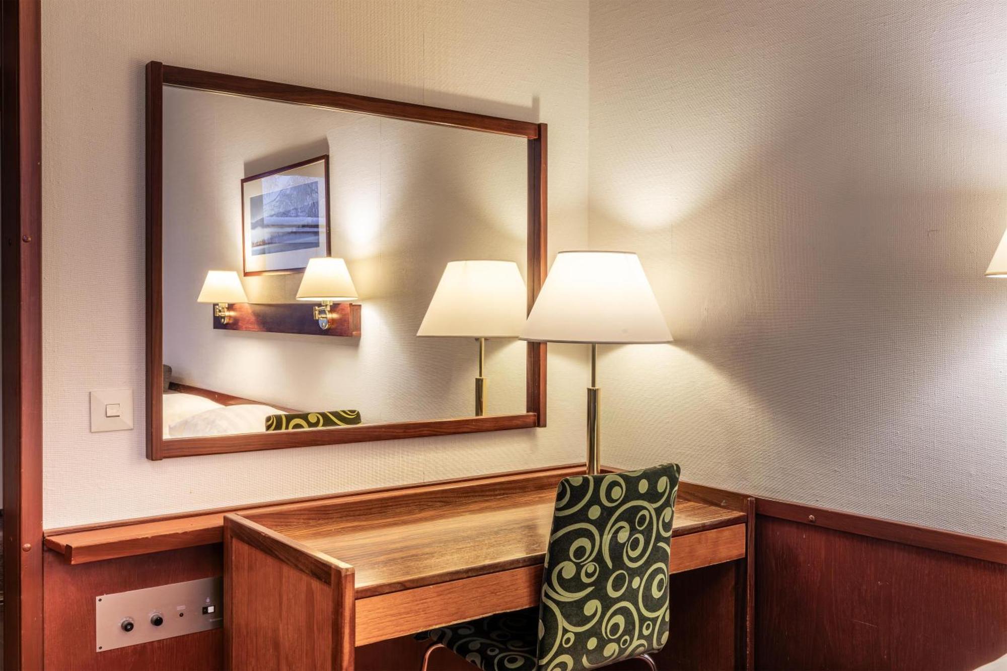 Family Room,1742650214:JPEG