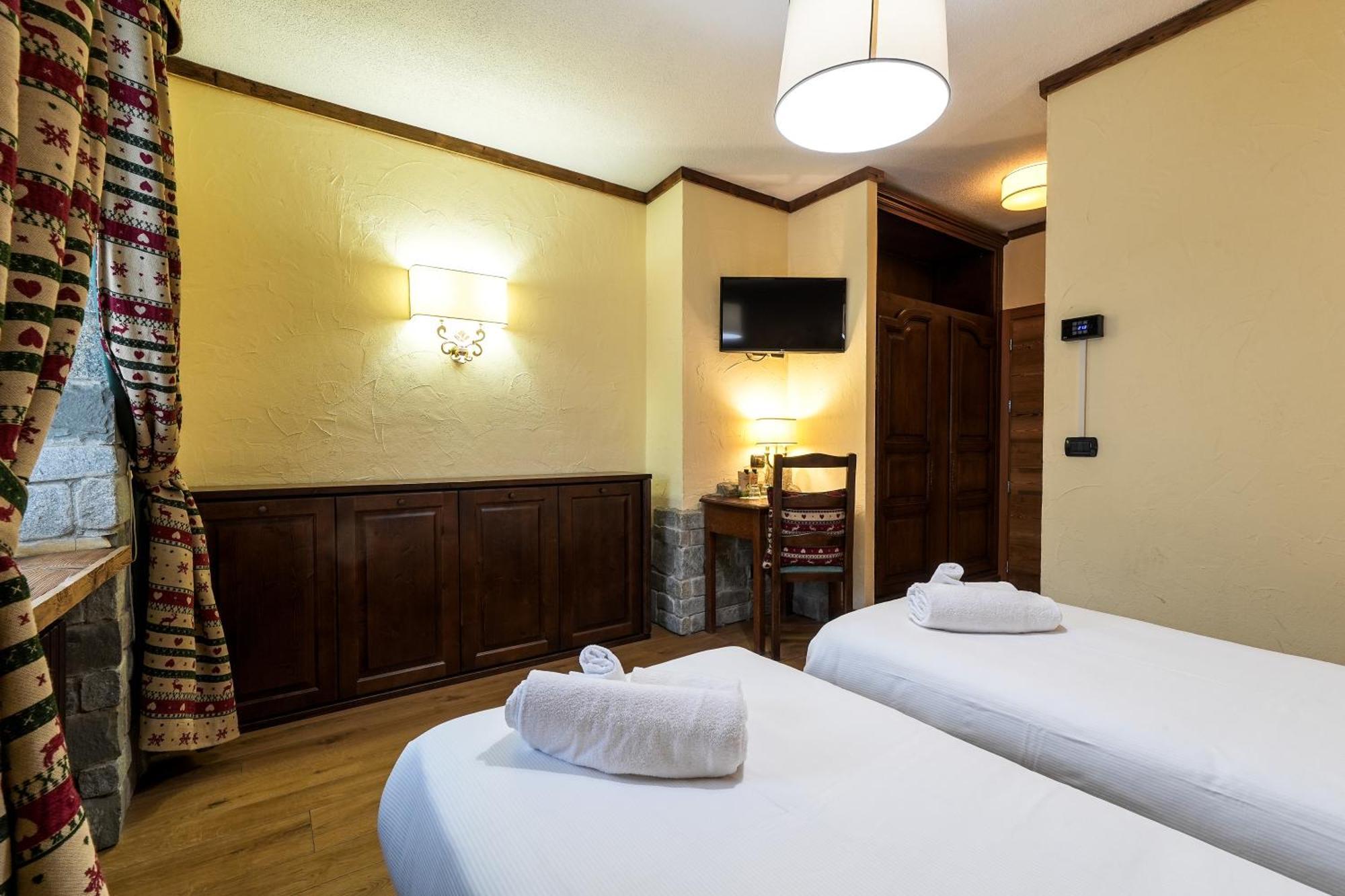 Double Room with Extra Bed,1742661313:JPEG