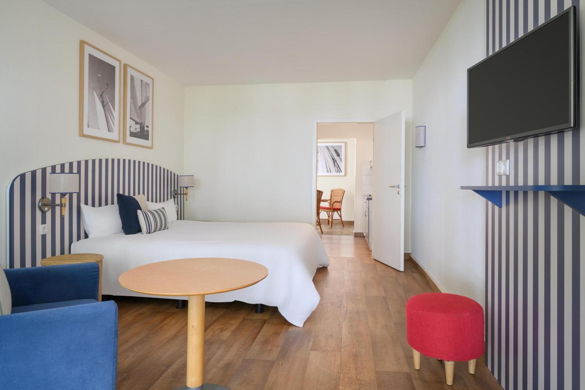 Studio with separate kitchen and Broadway view