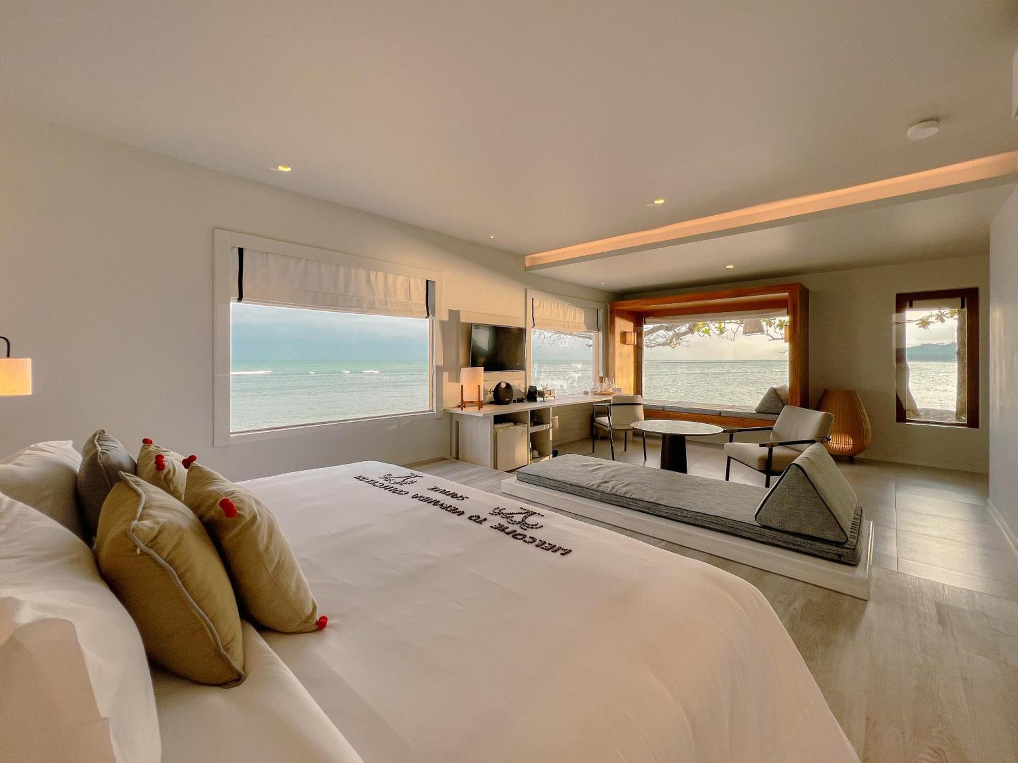 Exclusive Beachfront Plunge Pool