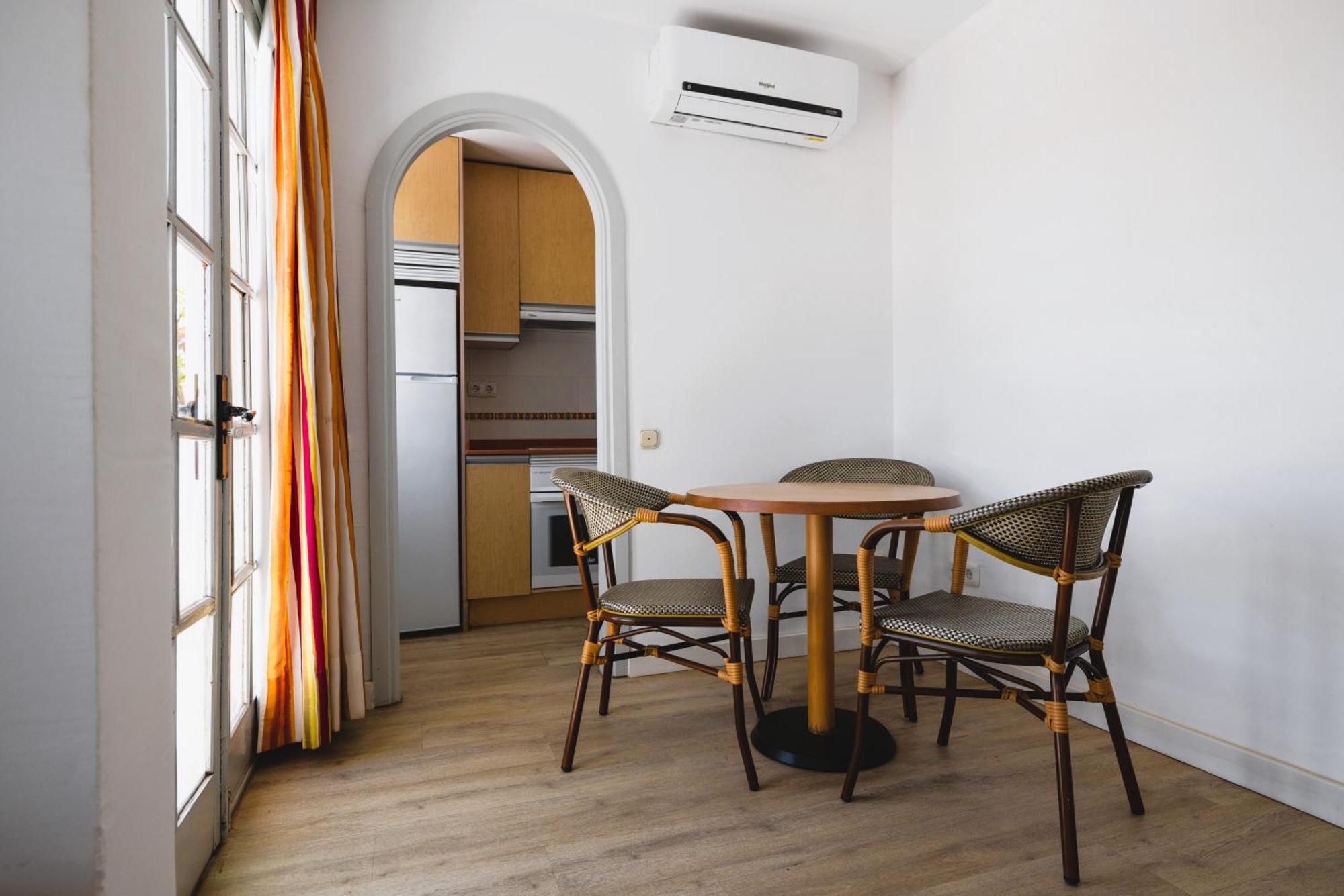 Eco-Friendly One-Bedroom Apartment Double Or Twin No Cleaning Service