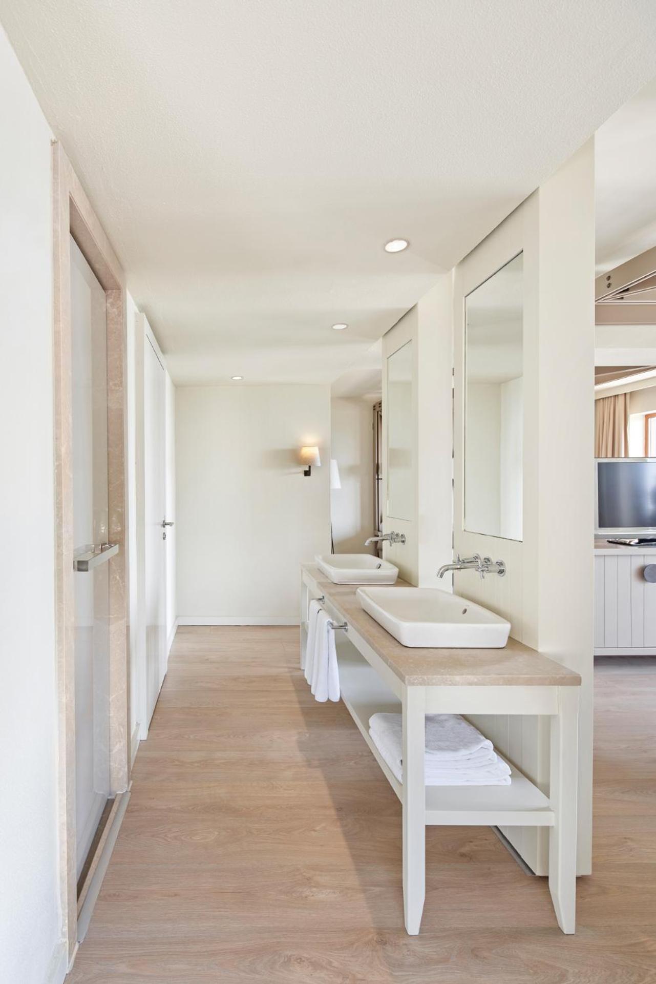 Suite Land,1742689676:JPEG