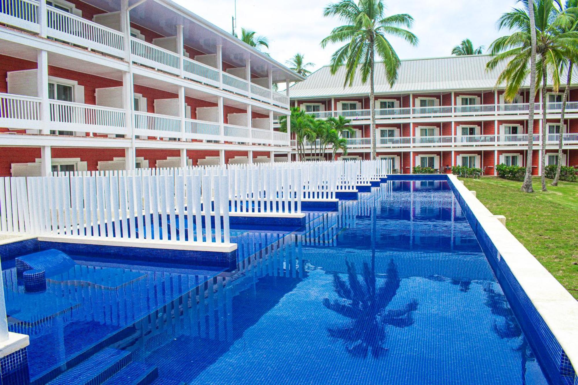 Superior Swim Up Premium Level