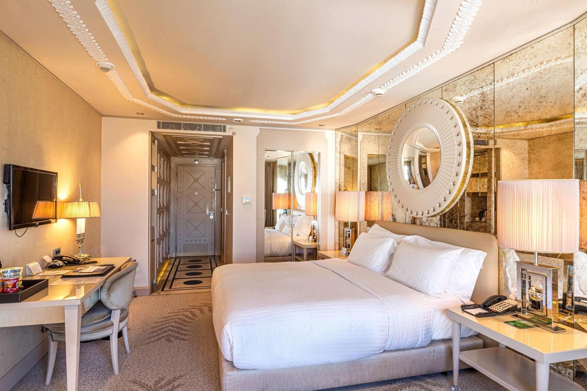 Rom Deluxe med king-size-seng og byutsikt