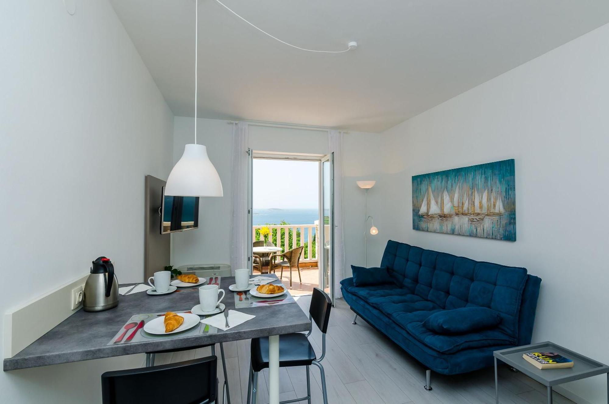 Deluxe One Bedroom Apartment Terrace Sea View