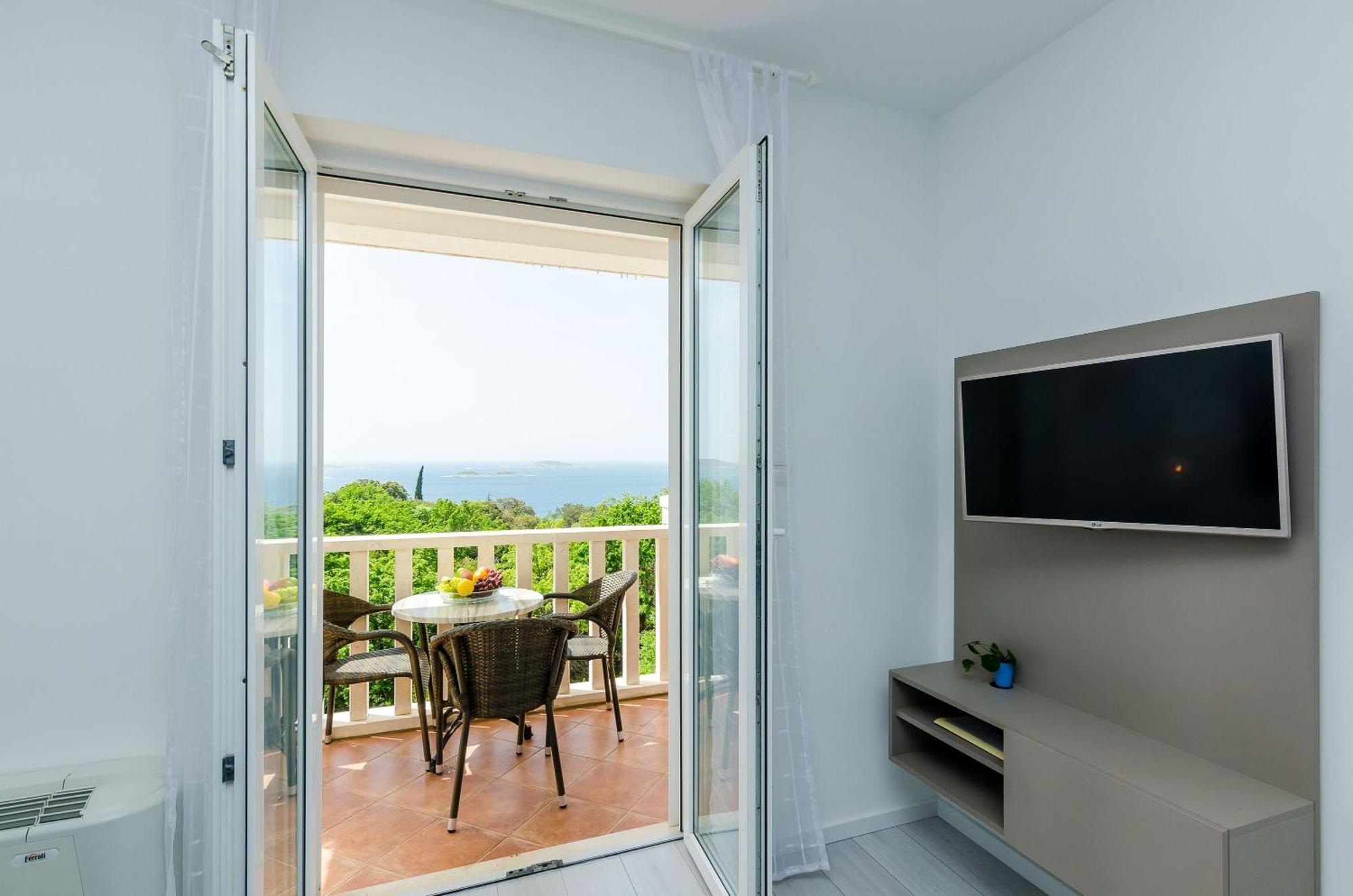 Superior One Bedroom Apartment Terrace Sea View