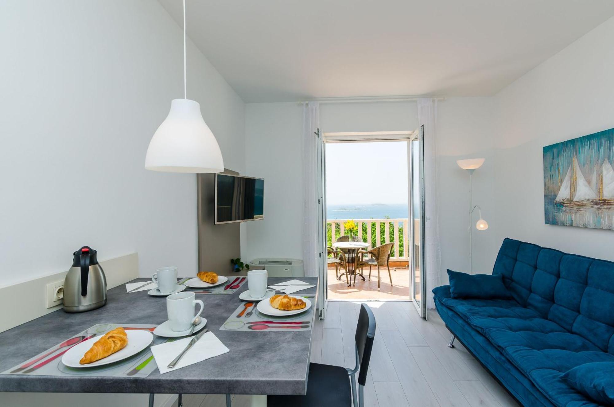 Deluxe One Bedroom Apartment Terrace Sea View