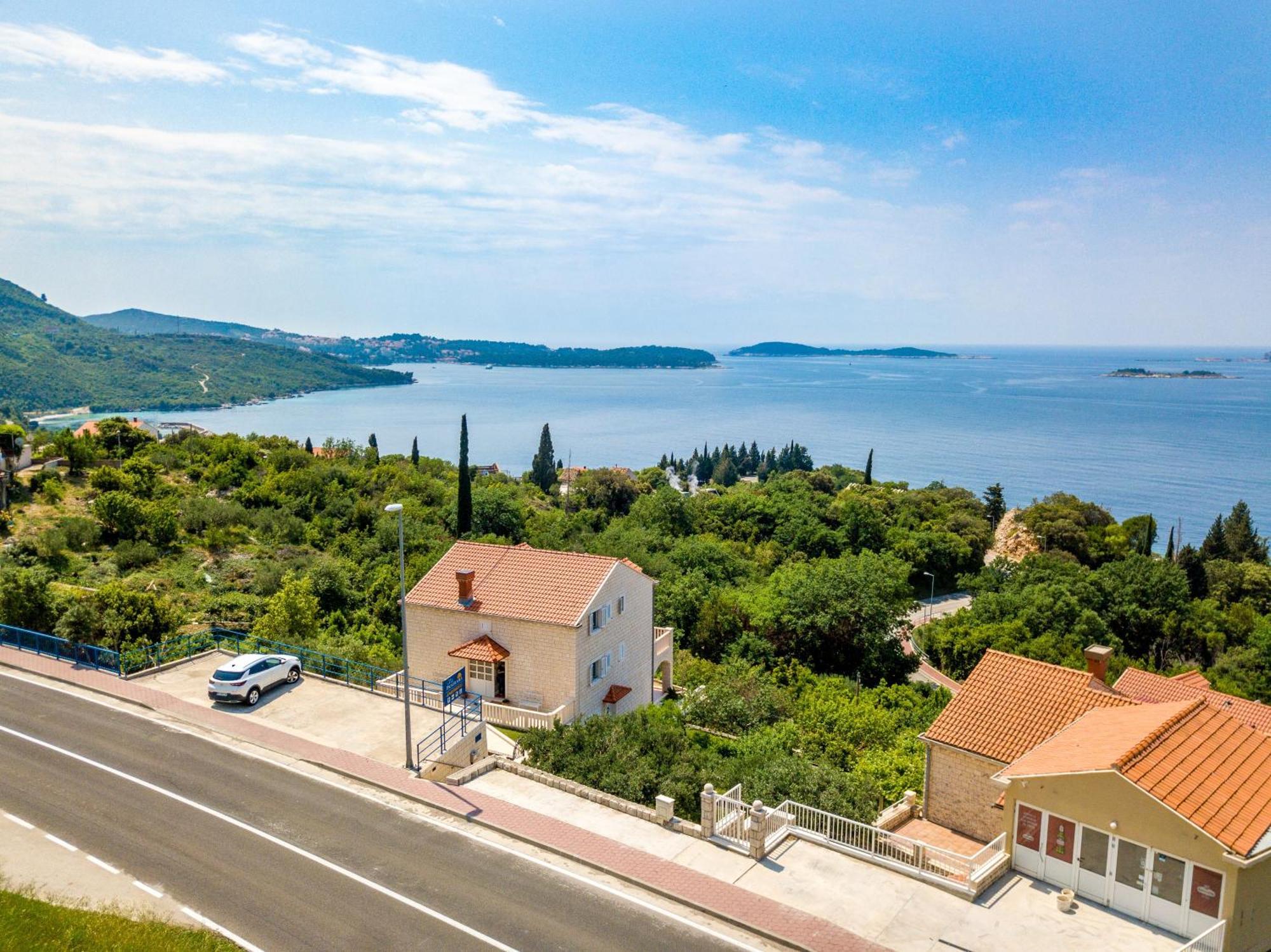 Deluxe One Bedroom Apartment Terrace Sea View
