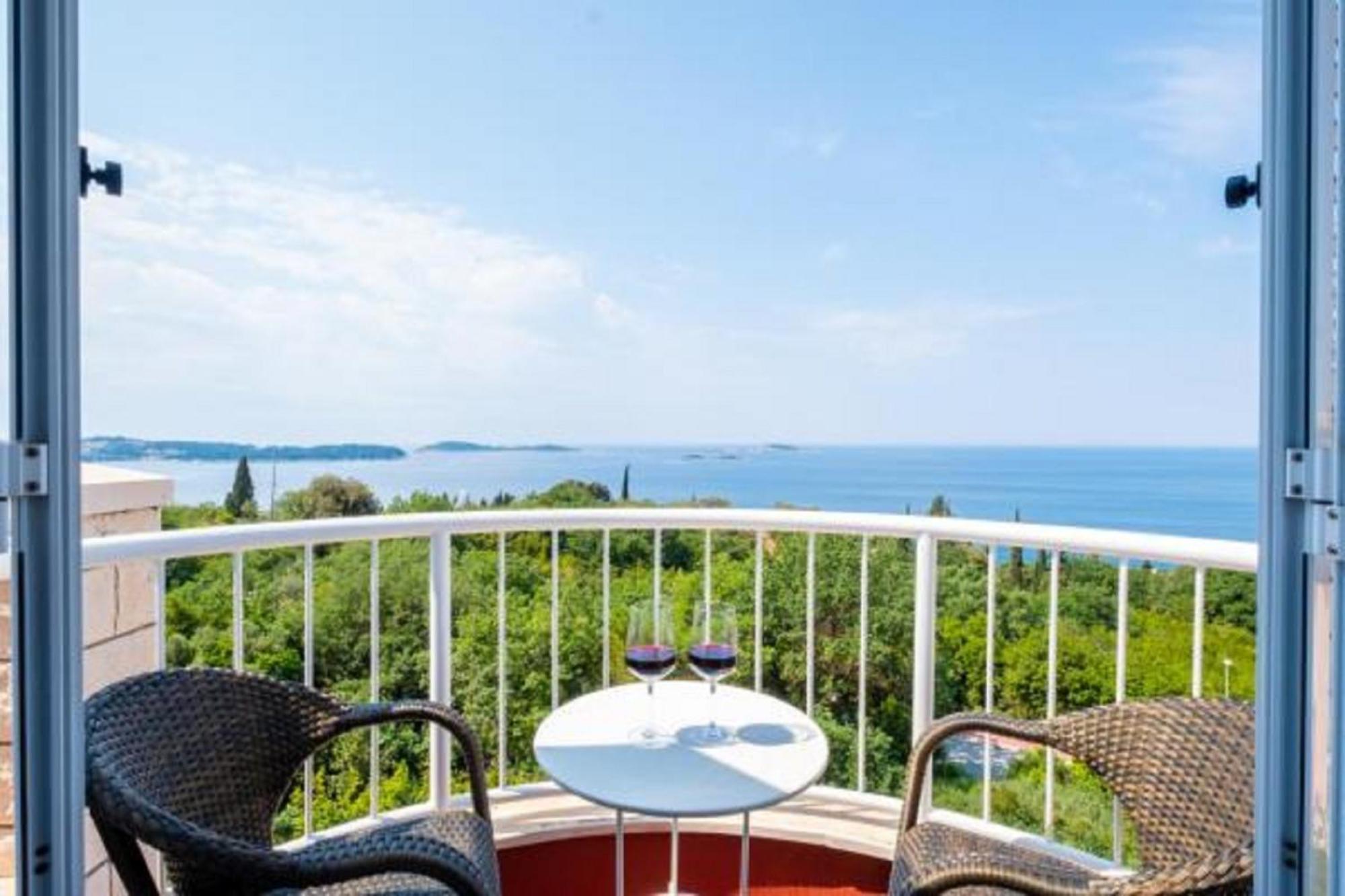 Comfort One Bedroom Apartment Balcony Sea View