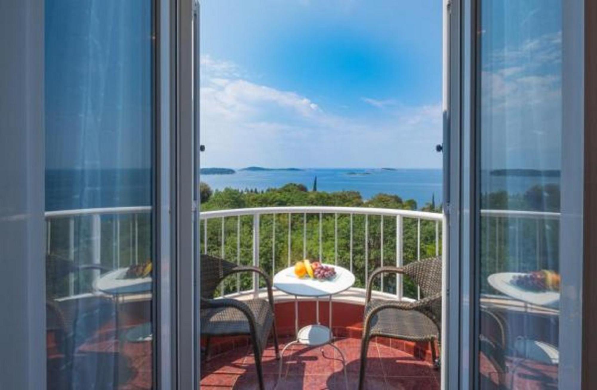 Comfort One Bedroom Apartment Balcony Sea View