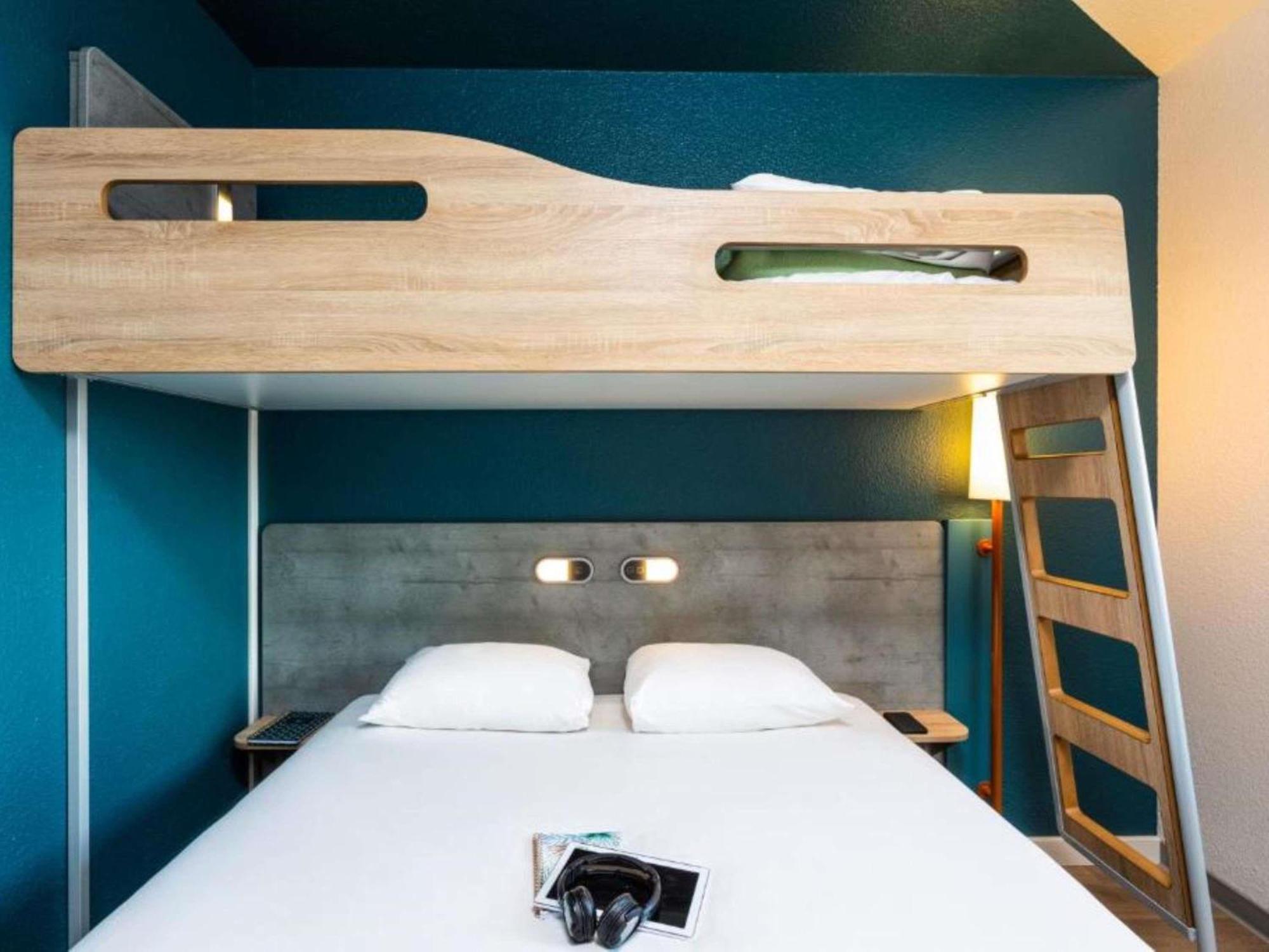 Triple Room 3 Single Beds