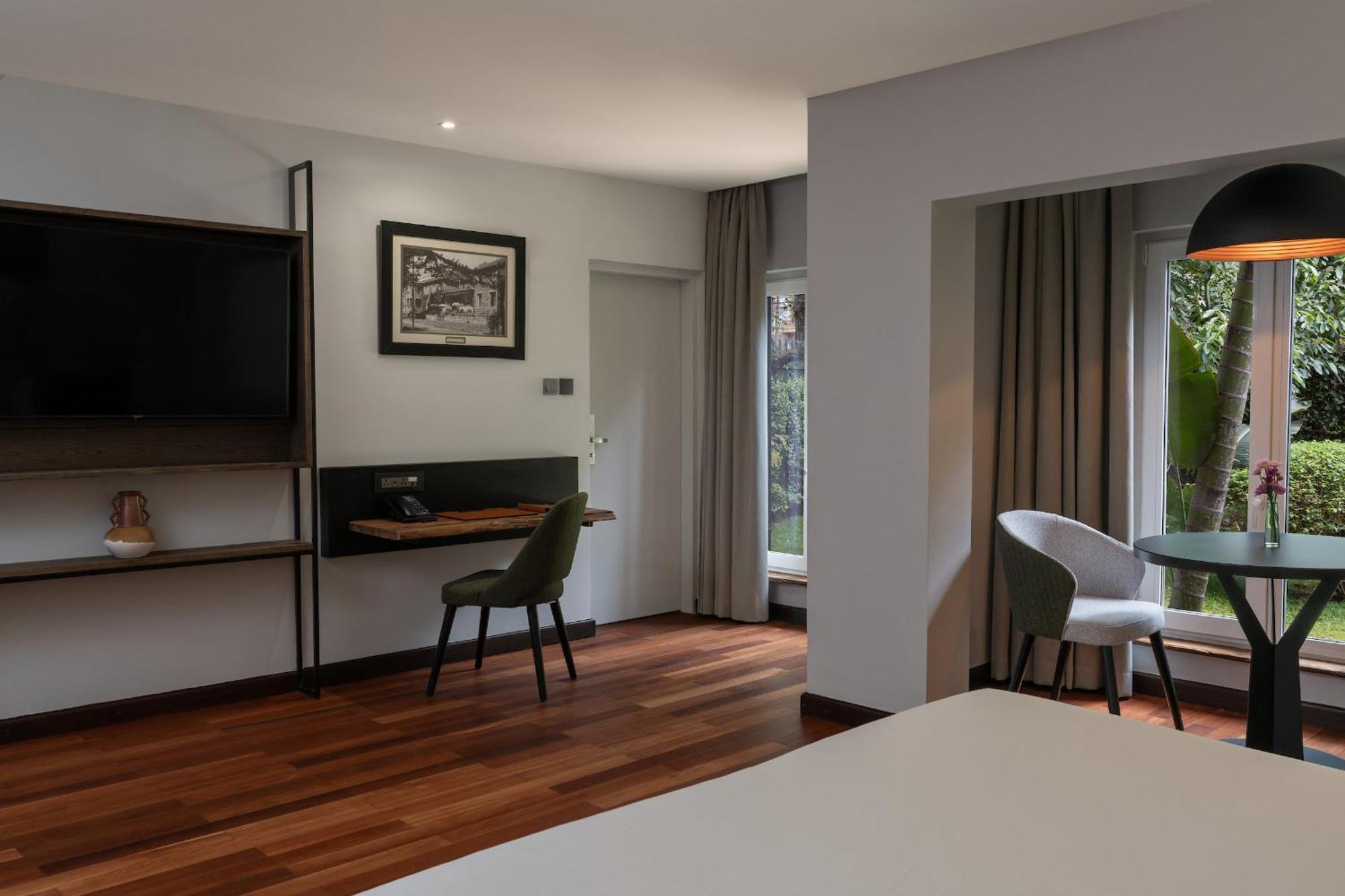 King Suite Garden View