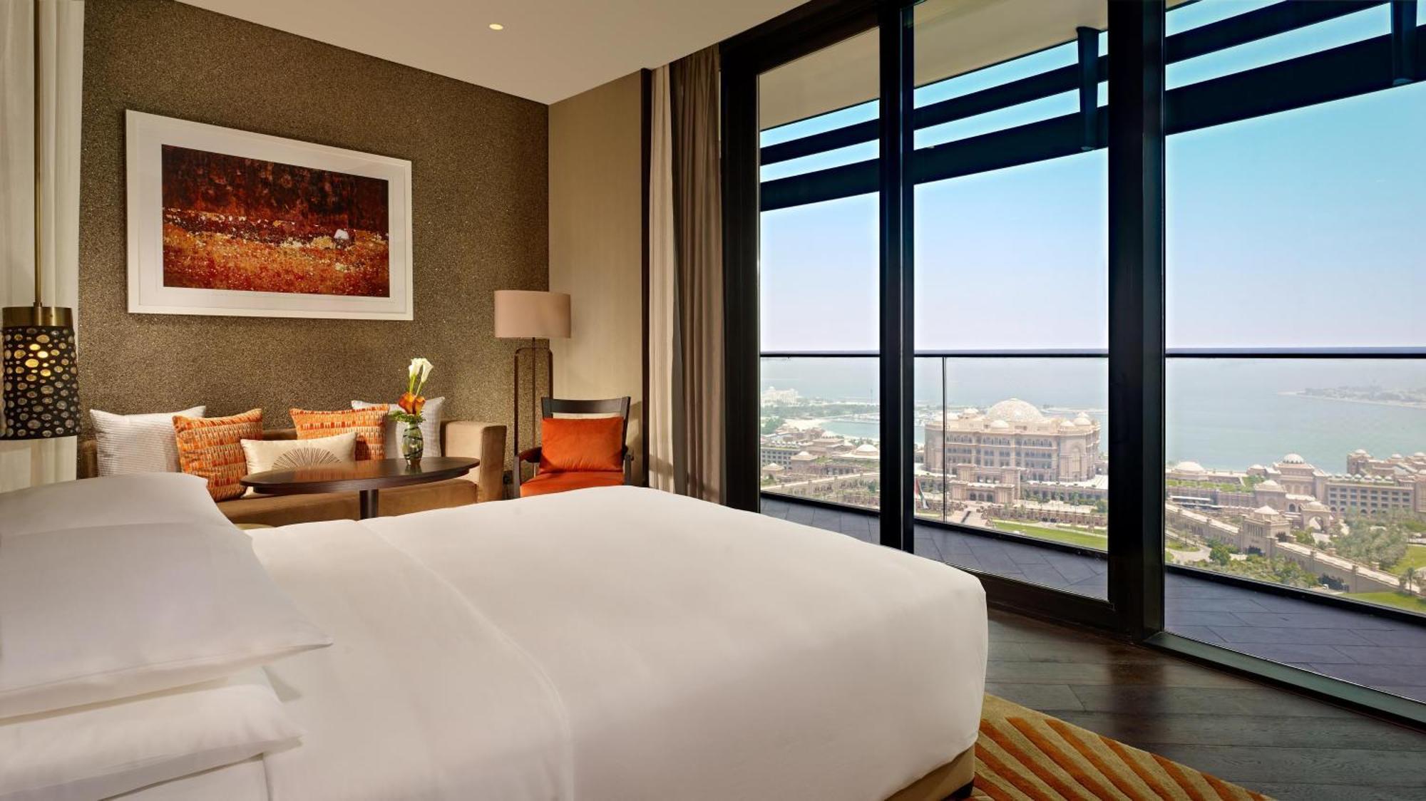 Deluxe King Room Balcony Club Access