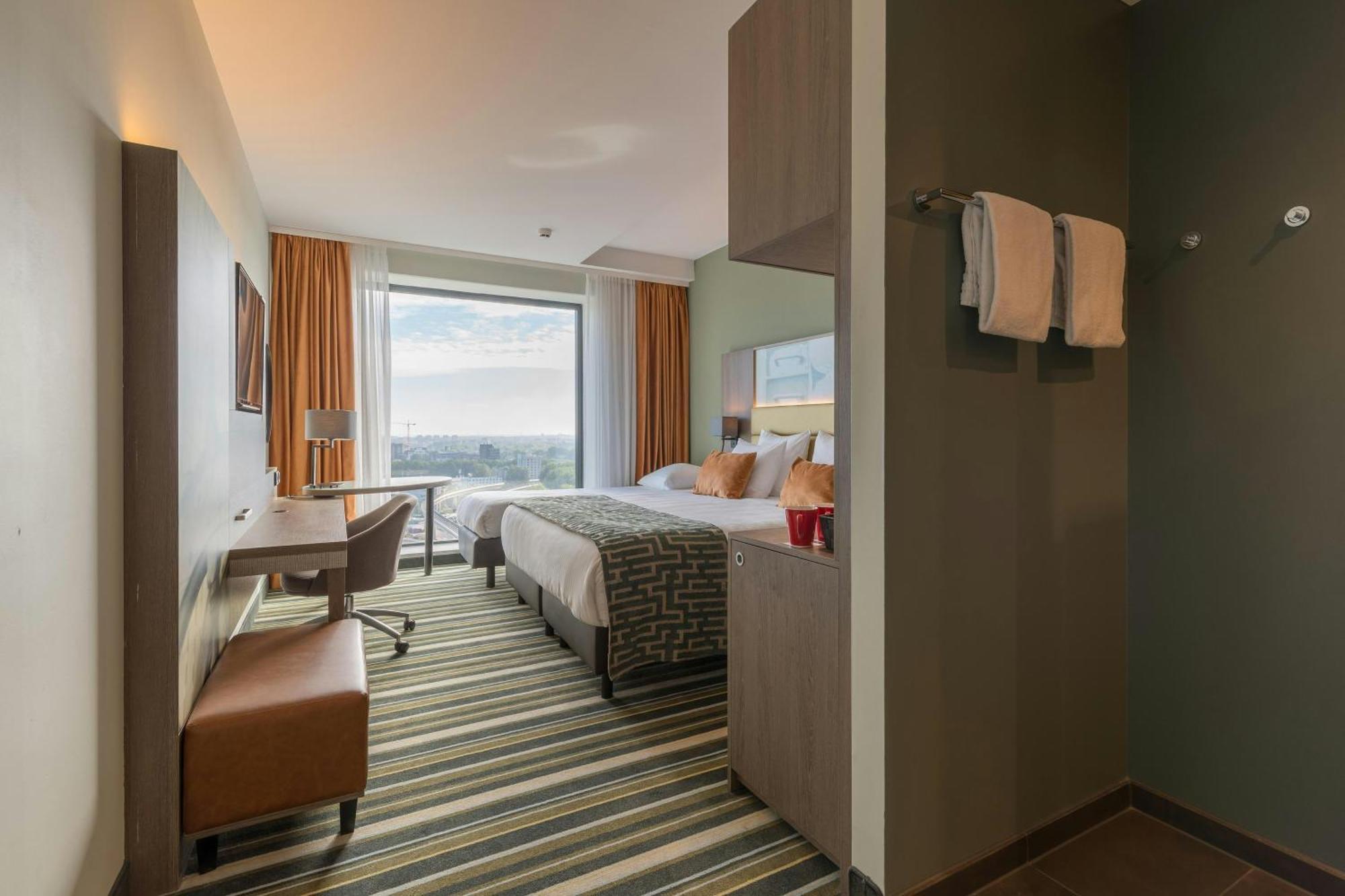 Deluxe Room 1 King Bed 1 Single Bed Upper Floors