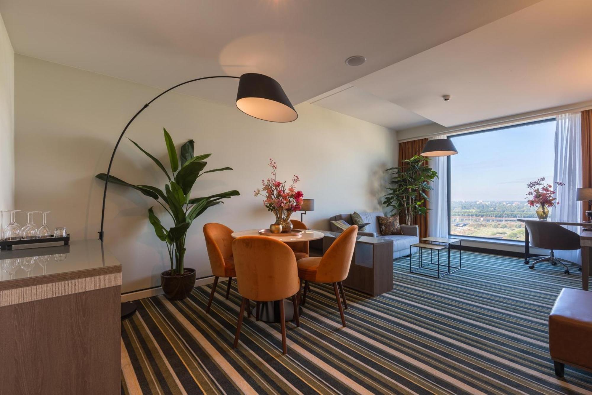 Junior Suite 1 King Bed 1 Double Sofabed,1747042570:JPEG