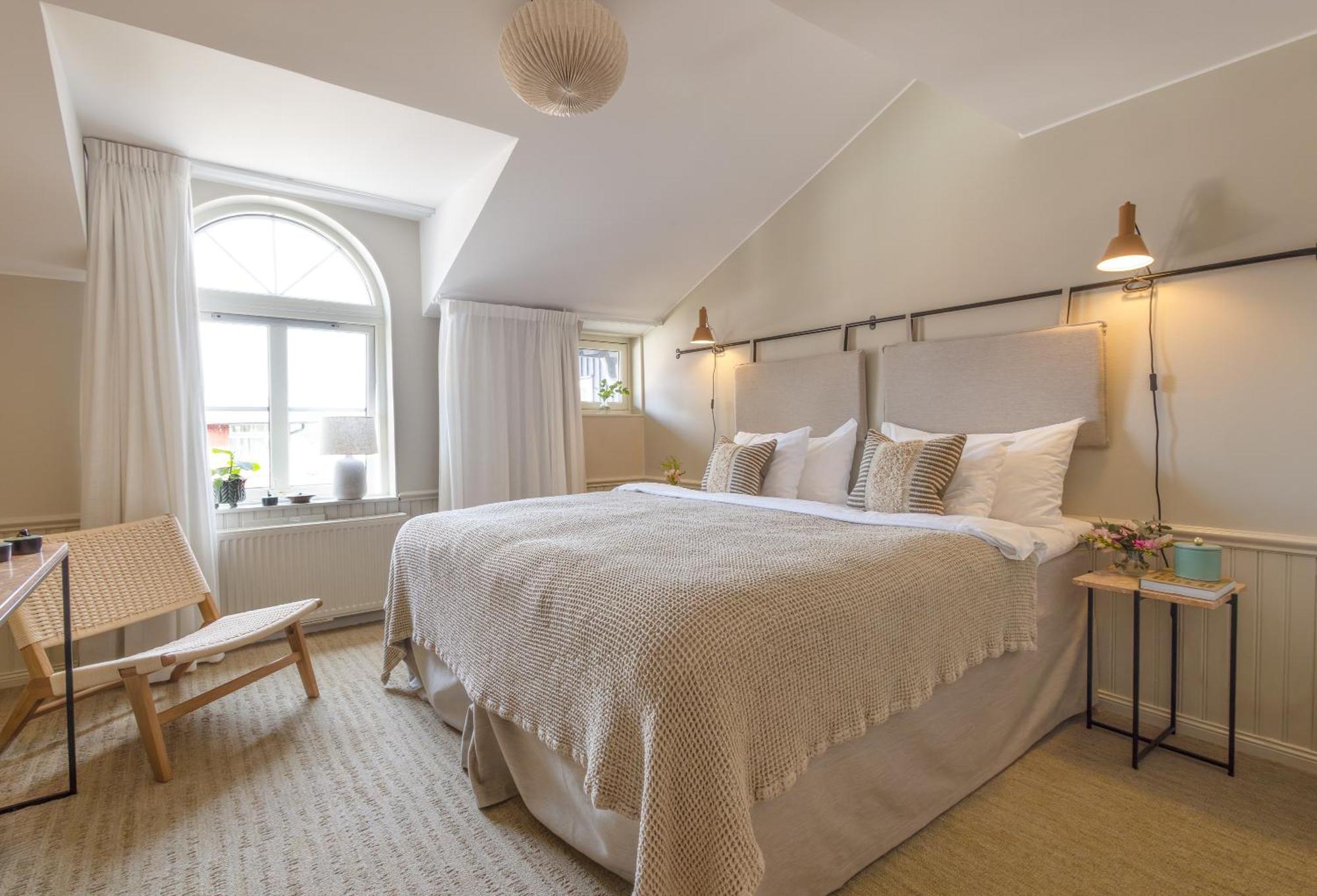 Small Double Room,1746792826:JPEG