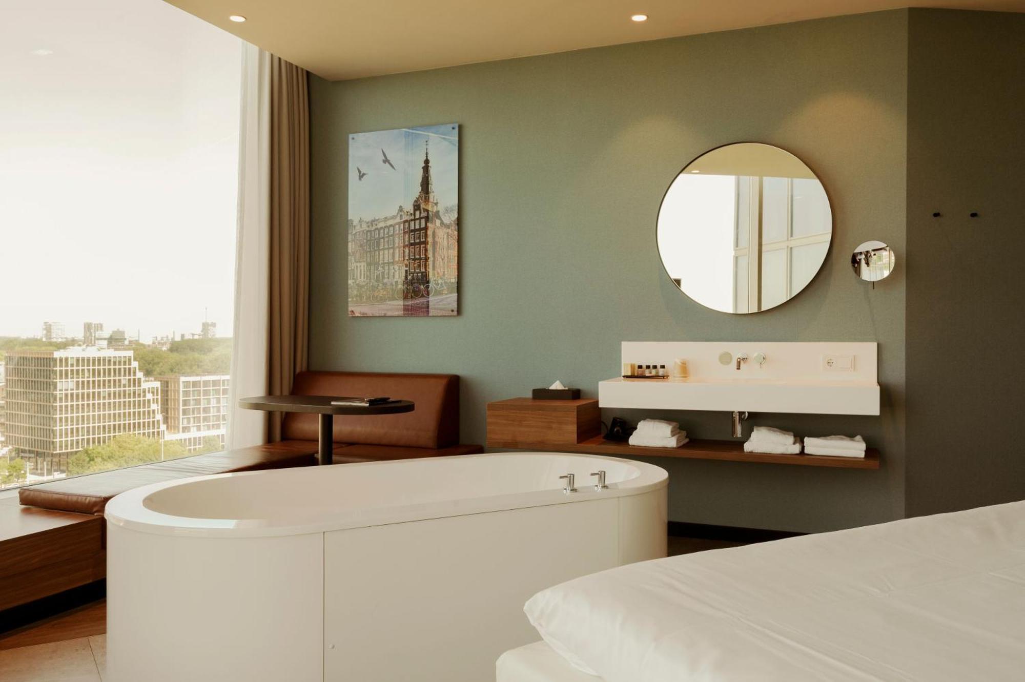 Superior King City view Bath tub