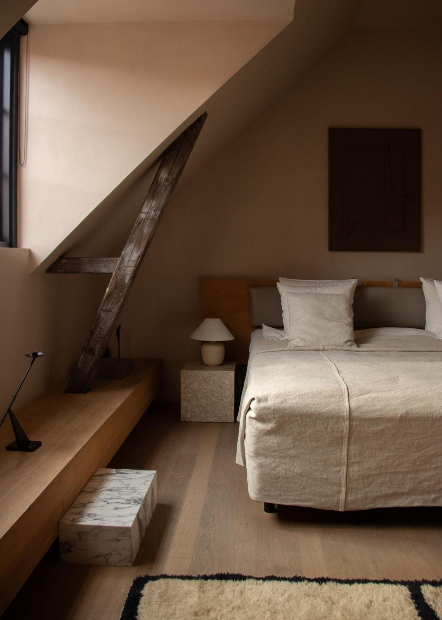 Room 1 - Comfort Room,1743573191:JPEG