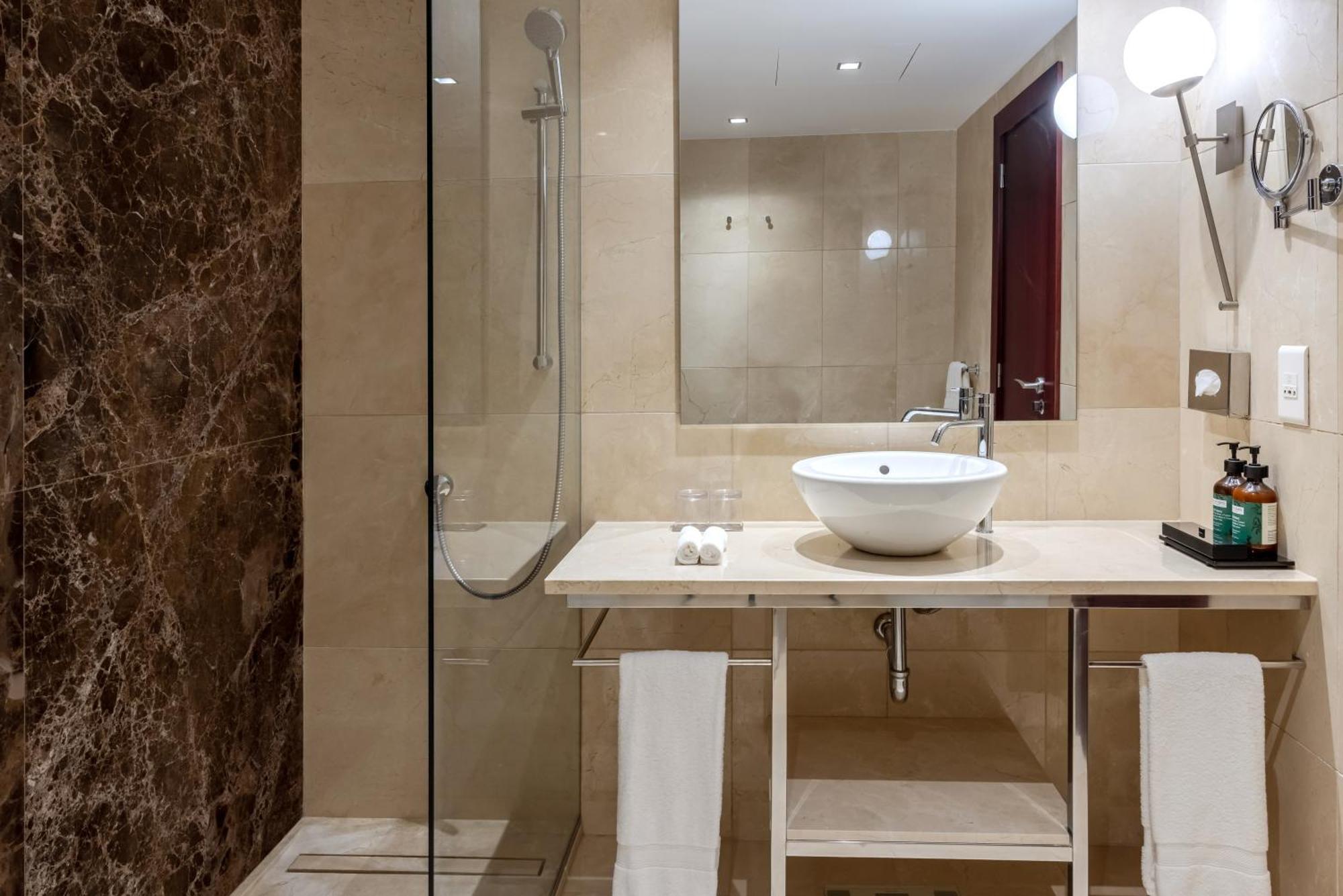 Junior King Suite High Floor