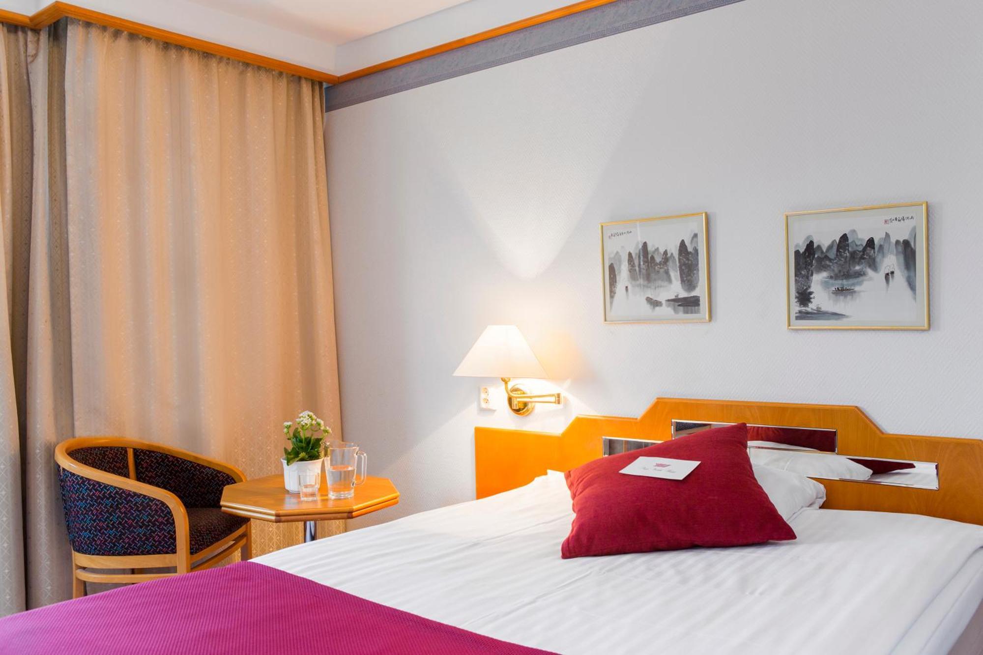 Small Double Room 140cm bed