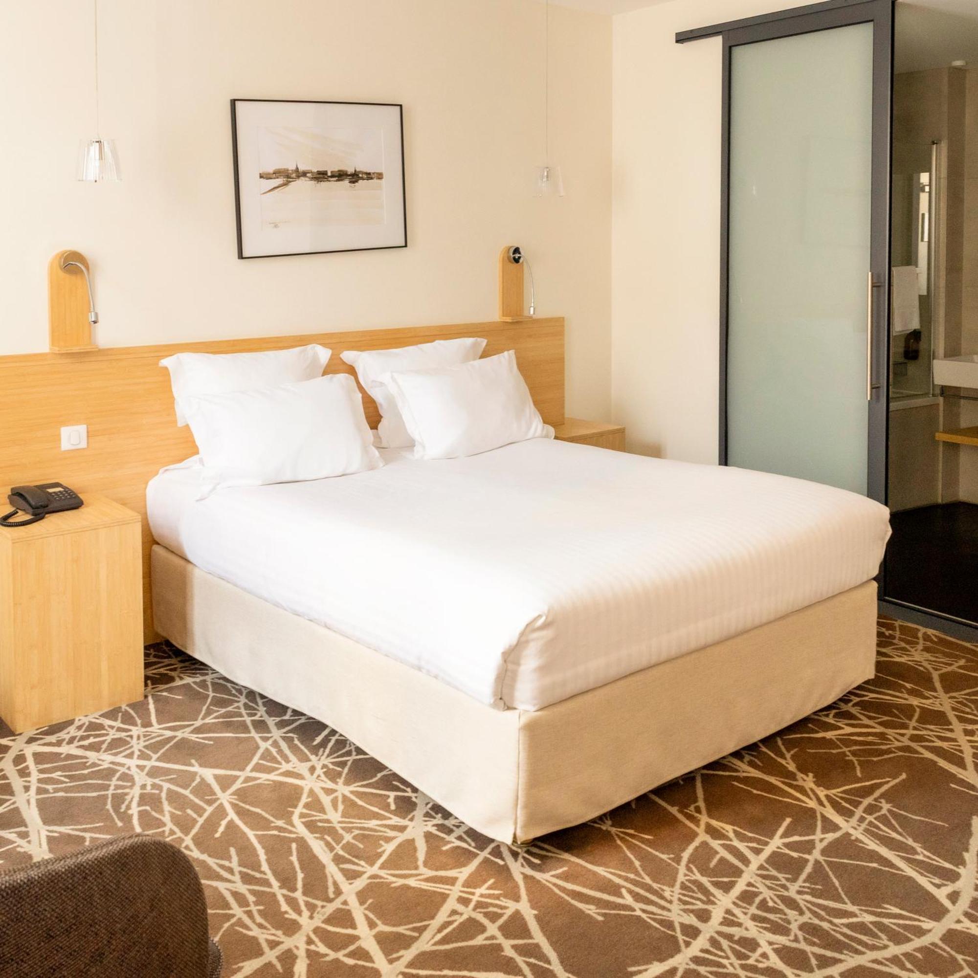Deluxe Queen Room