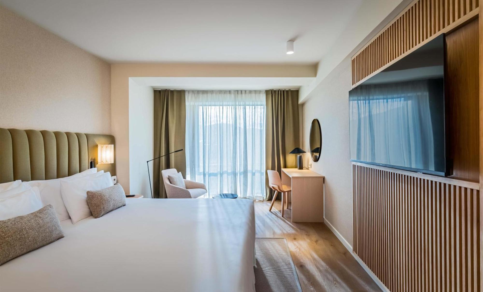 Suite with View,1746824110:JPEG