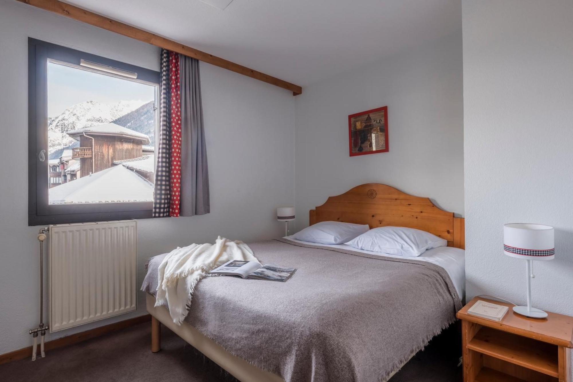 Two-Bedroom Apartment (7 people) - Aiglons