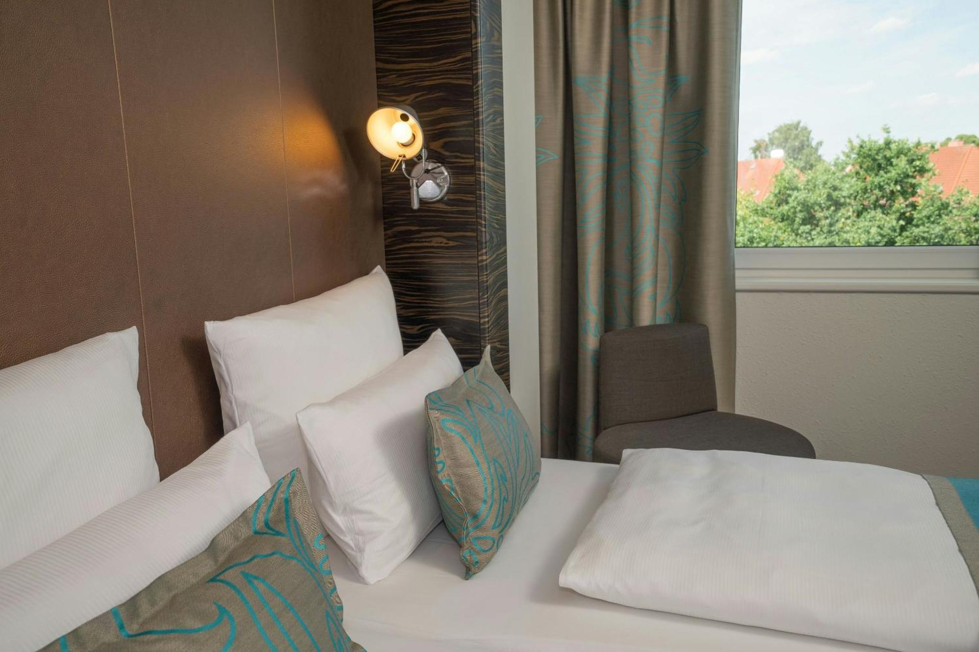 Room King Size bed