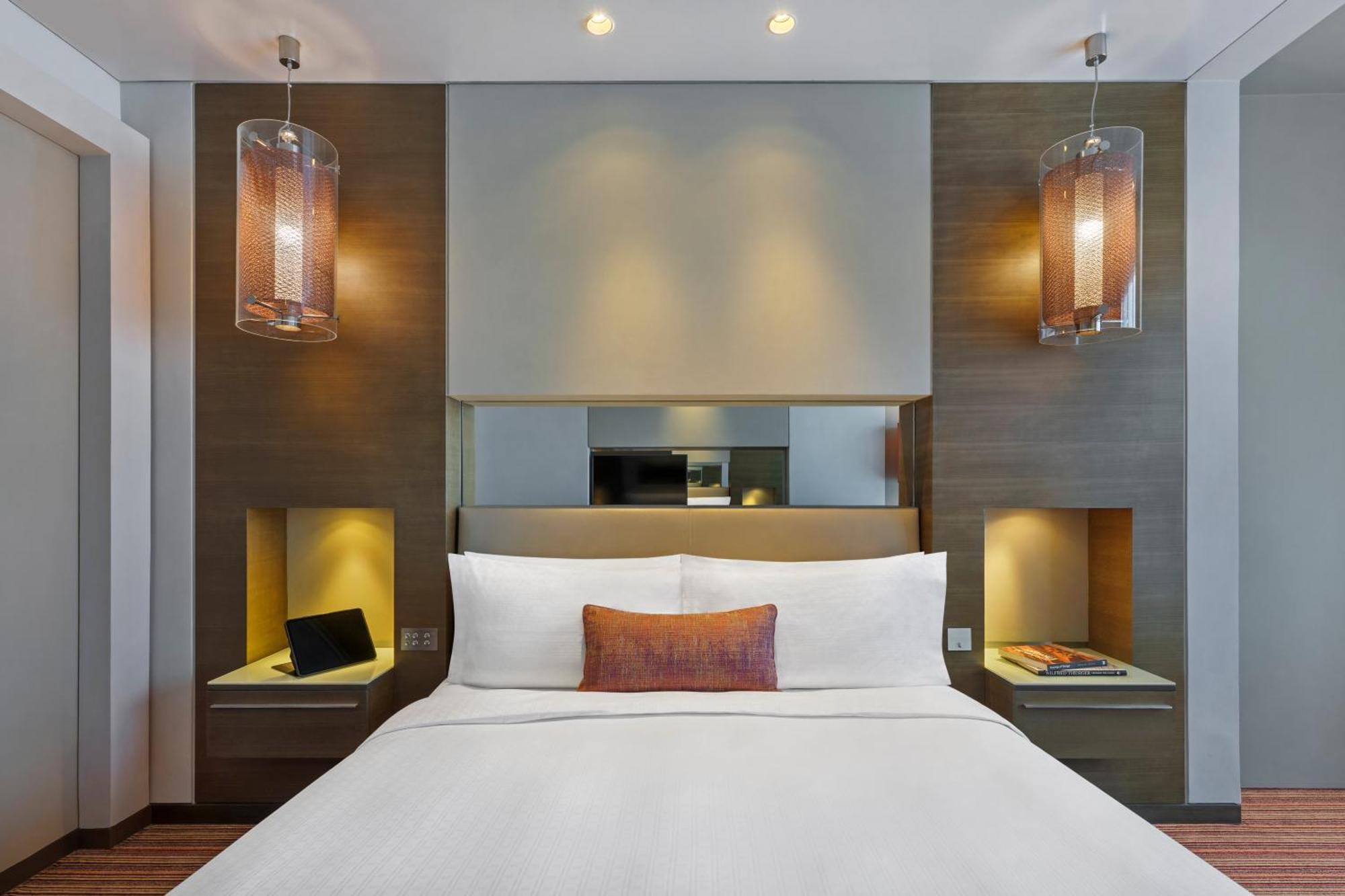 Family Connecting Rooms King Twin Beds