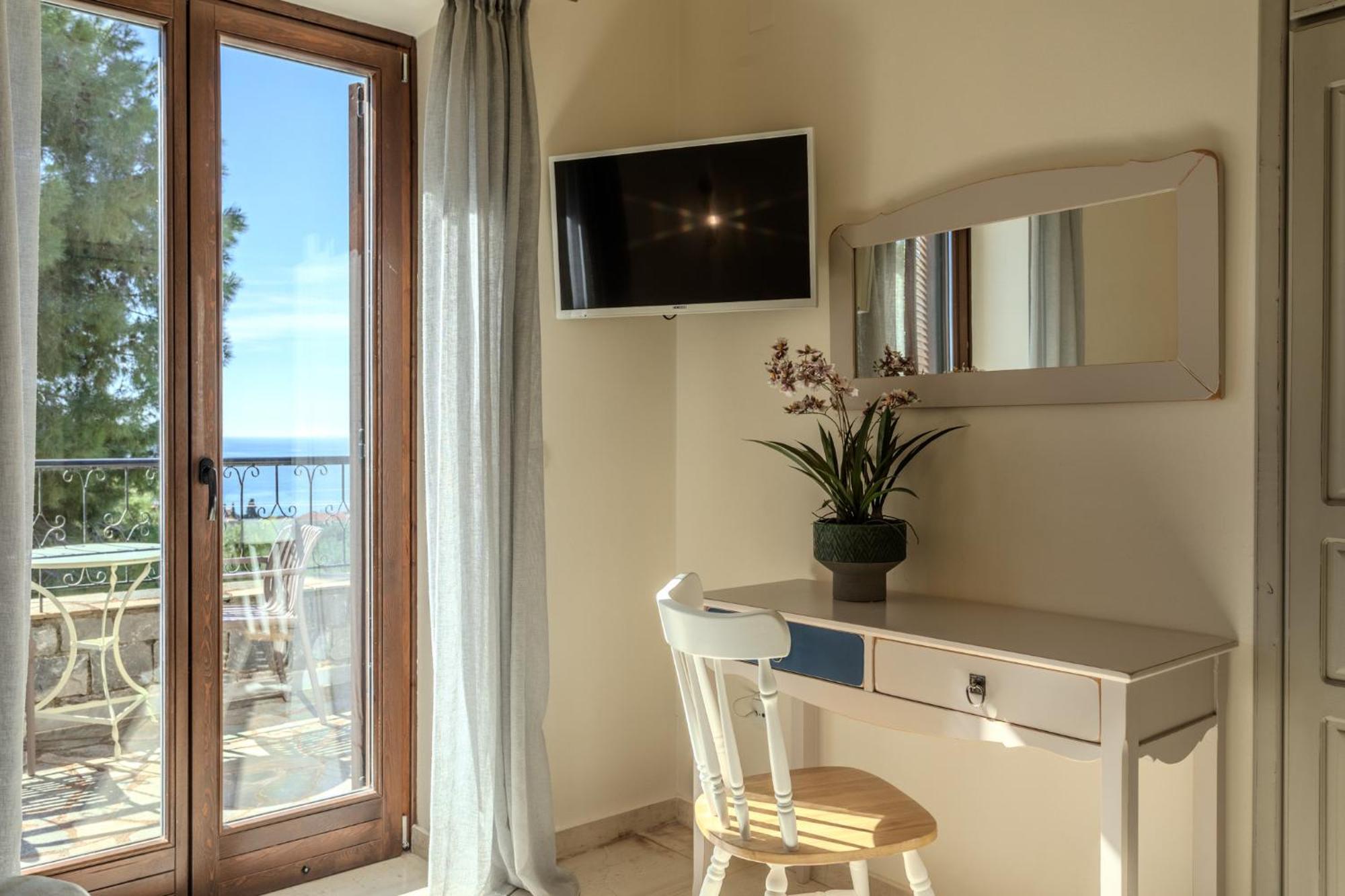 Two-Bedroom Apartment Sea View