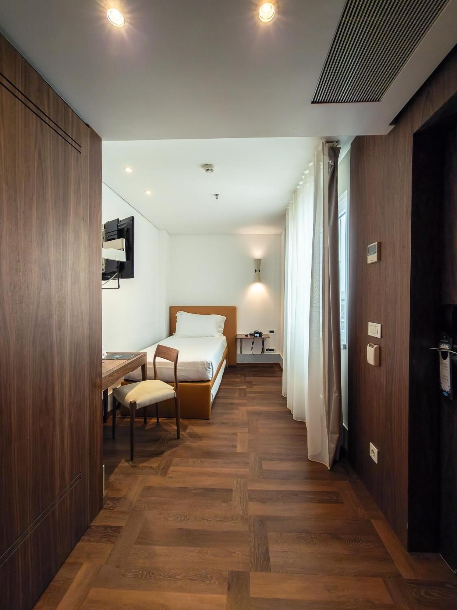 Single Room,394479654:JPEG