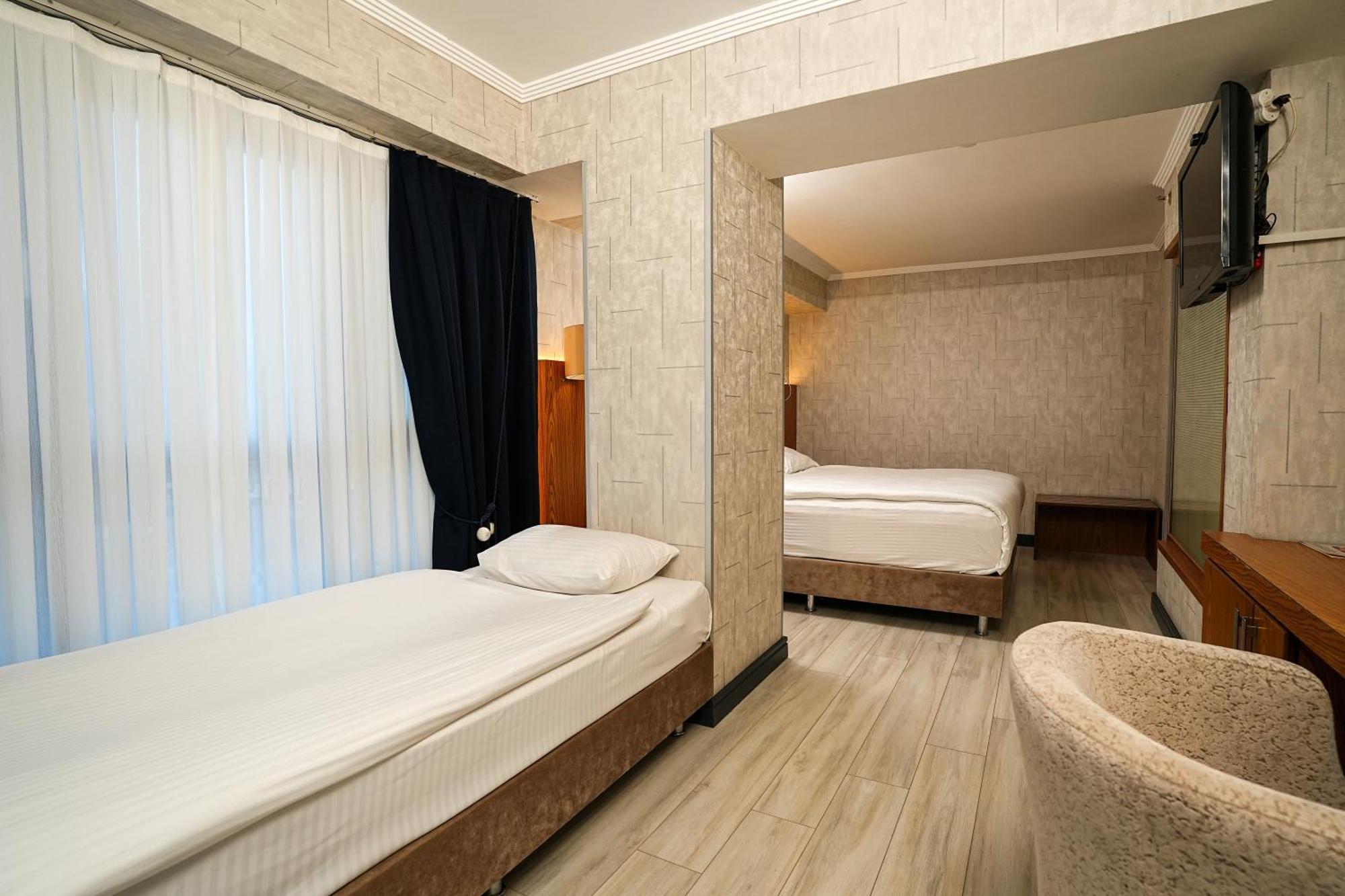 Triple Room Bath