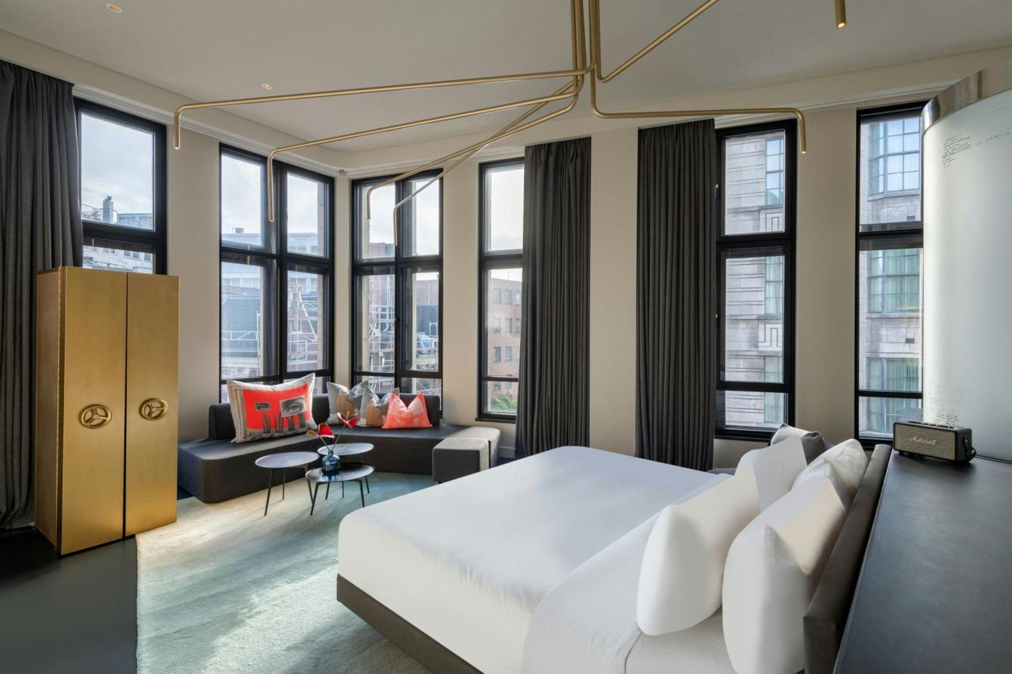 Superior Suite Bank Suite 1 King