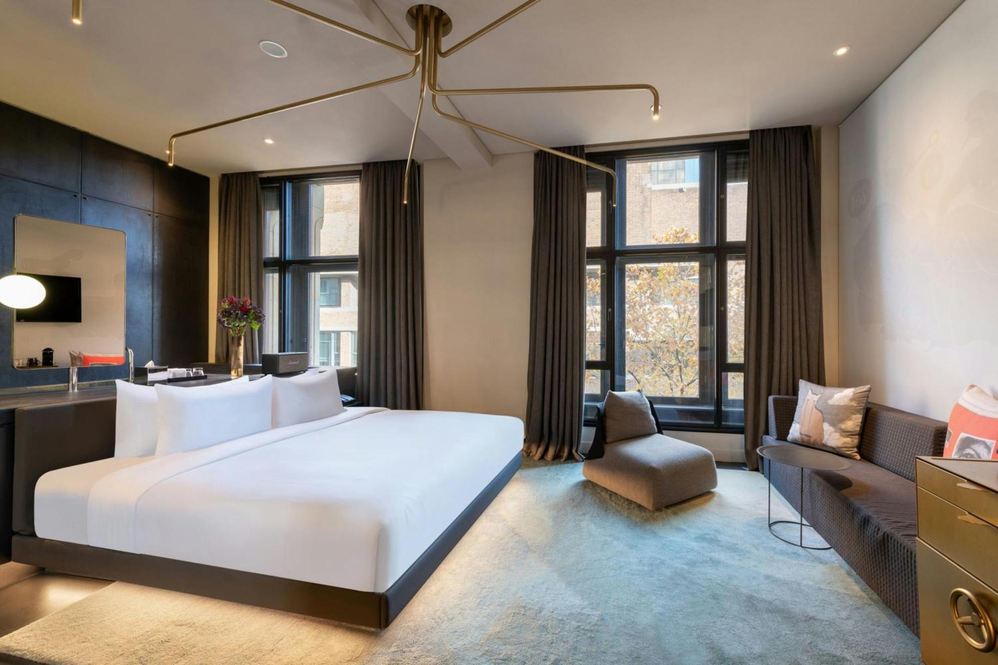 Superior Suite Bank Suite 1 King